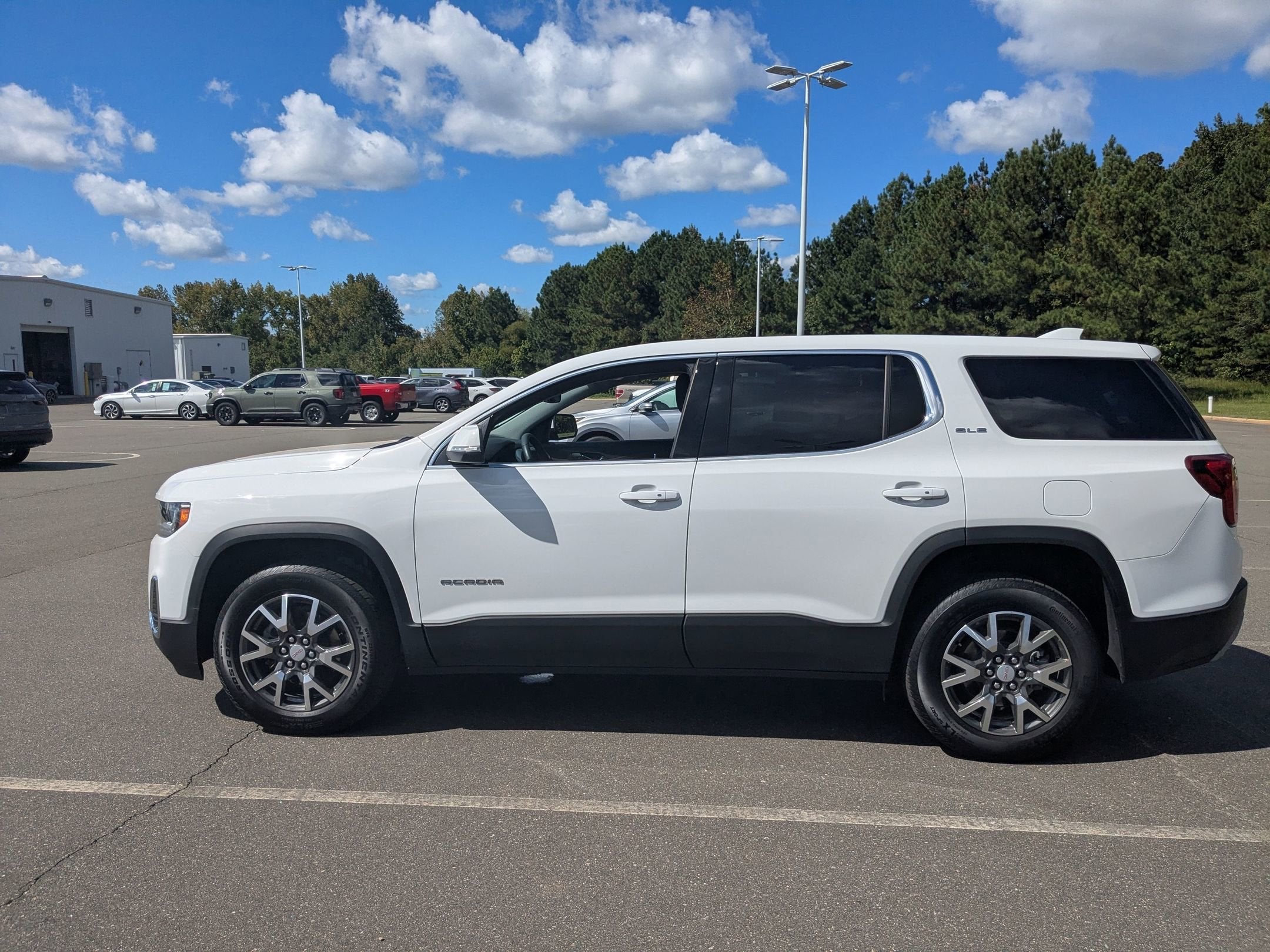 2023 GMC Acadia SLE
