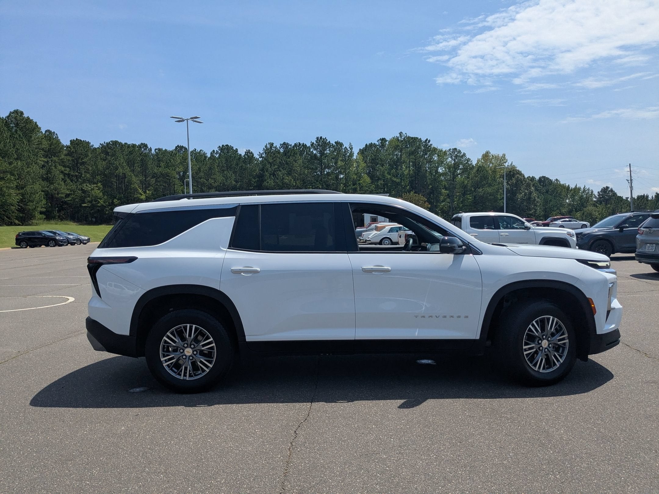 2025 Chevrolet Traverse FWD LT