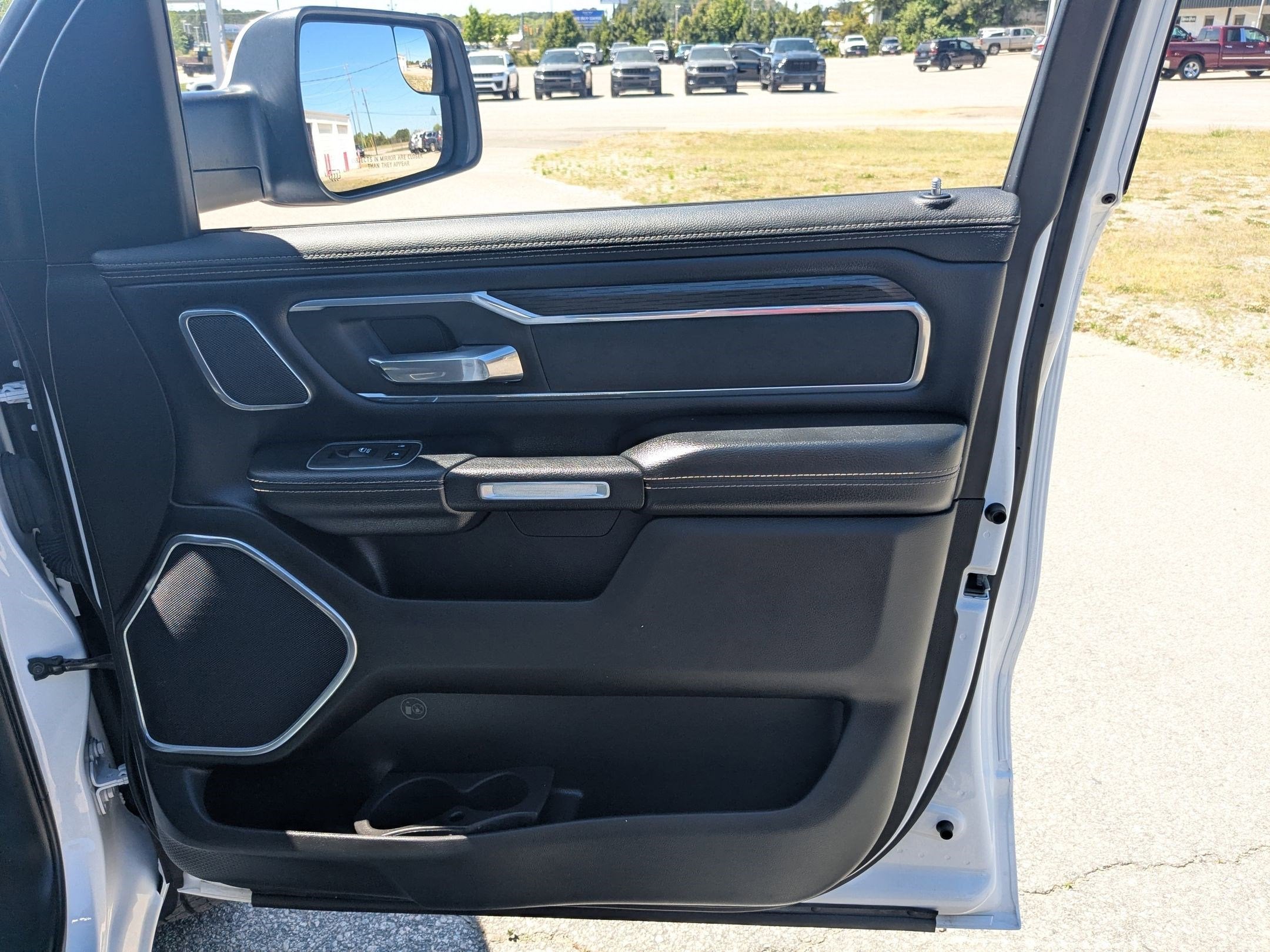 2023 RAM 1500 Laramie Crew Cab 4x4 5'7' Box