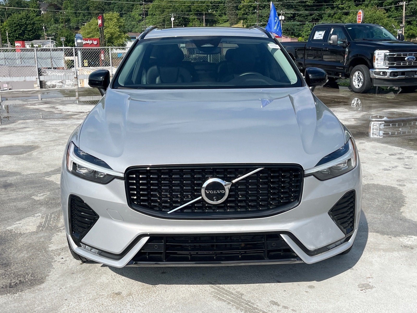 2024 Volvo XC60 Plus Dark Theme