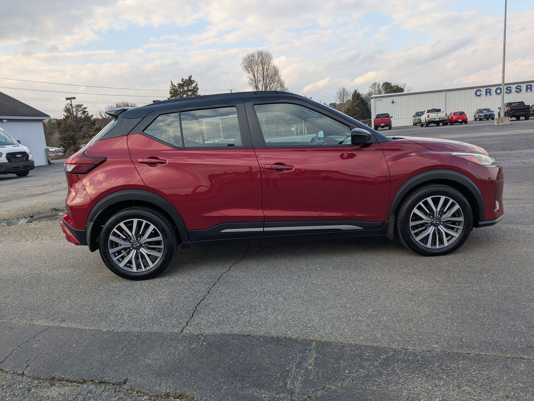 2023 Nissan Kicks SR