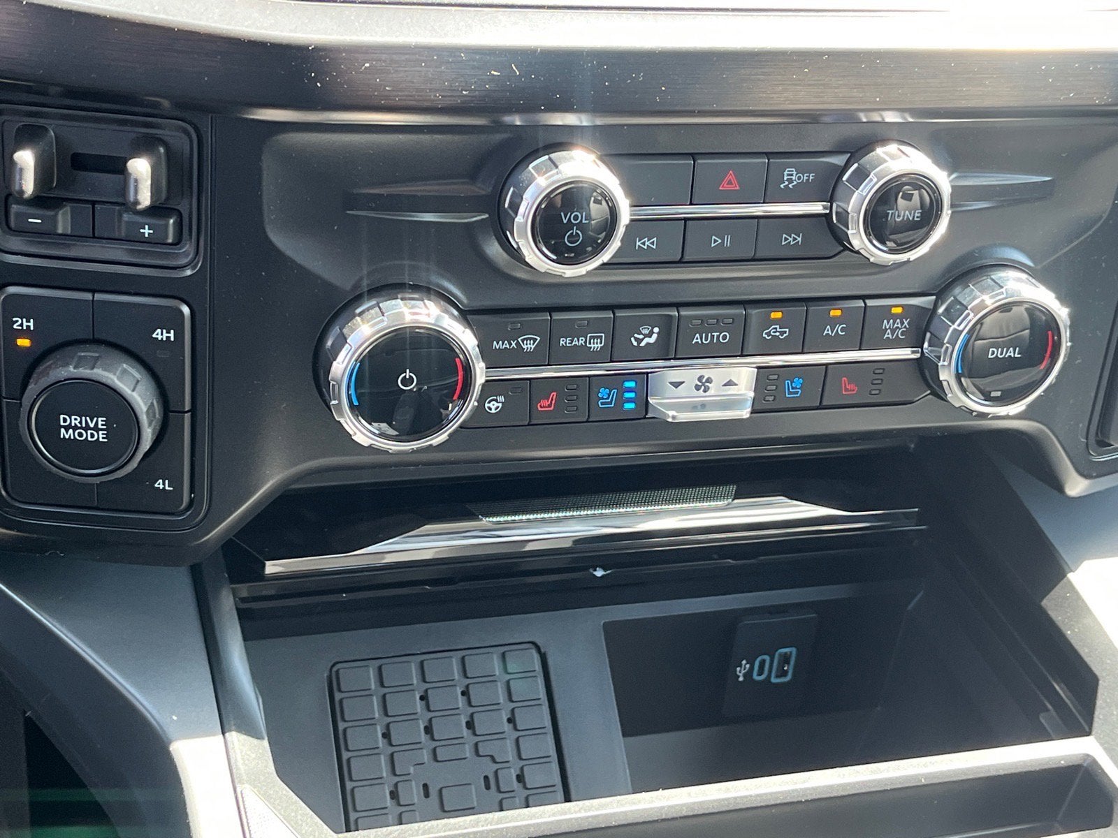 2026 Ford Super Duty F-450 DRW Lariat DRW