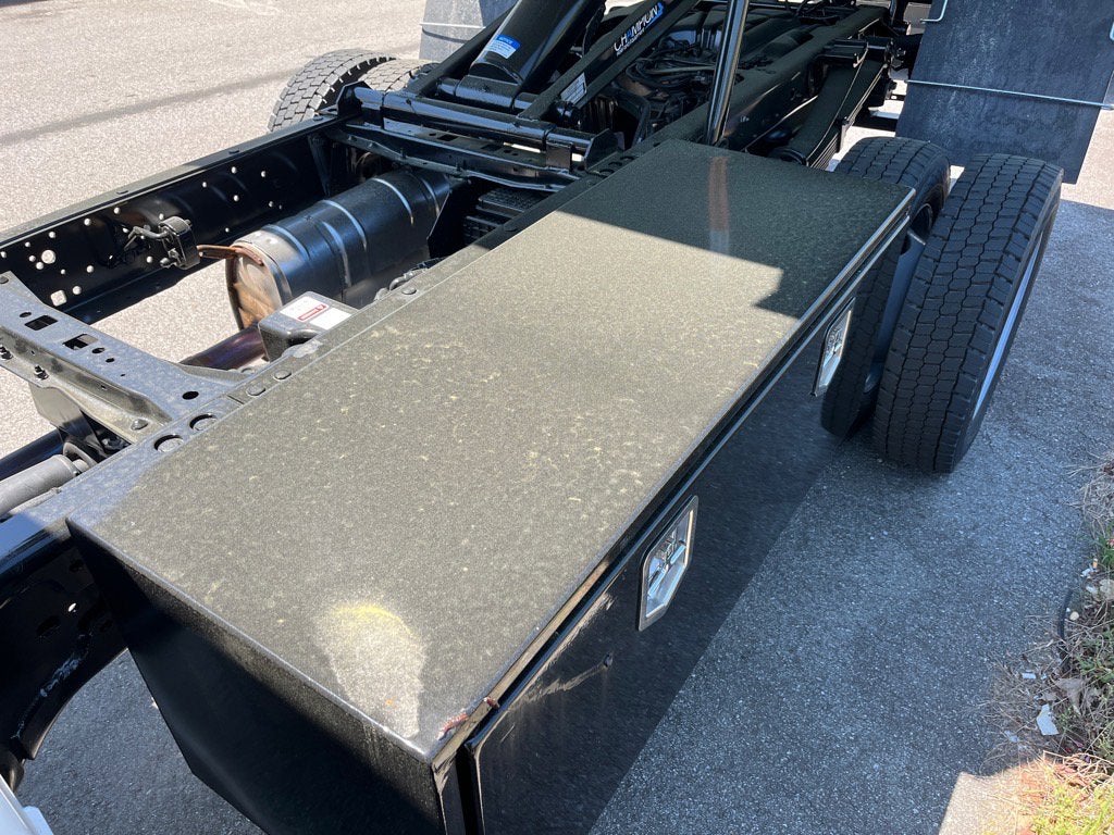 2025 Ford Super Duty F-550 DRW XL