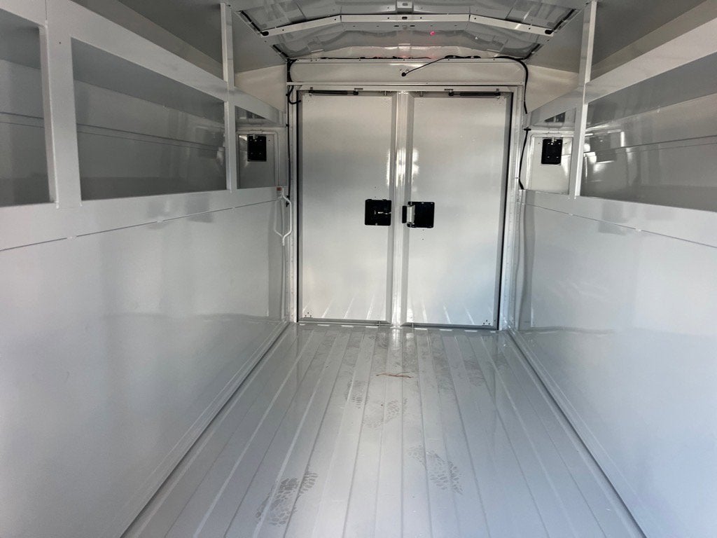 2025 Ford E-Series Cutaway E-350 SRW