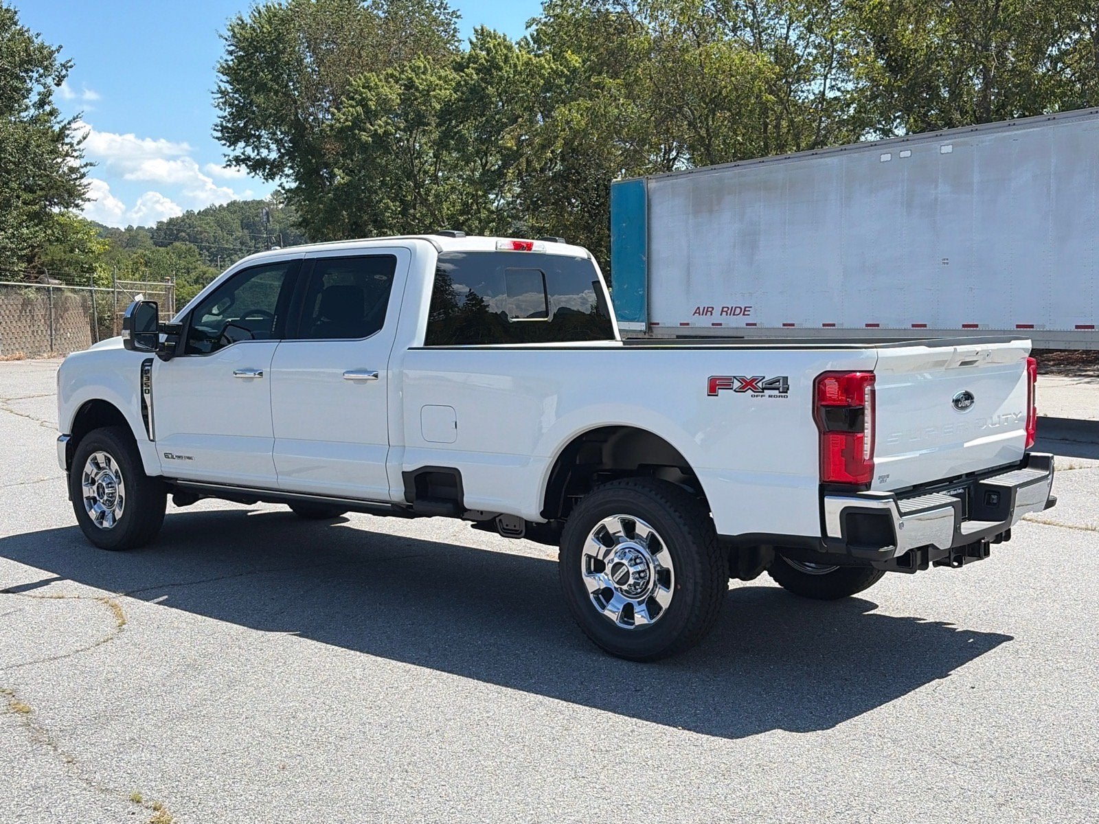 2026 Ford Super Duty F-350 SRW LARIAT