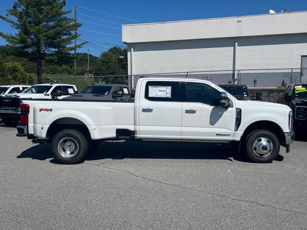 2025 Ford Super Duty F-350 DRW Lariat DRW