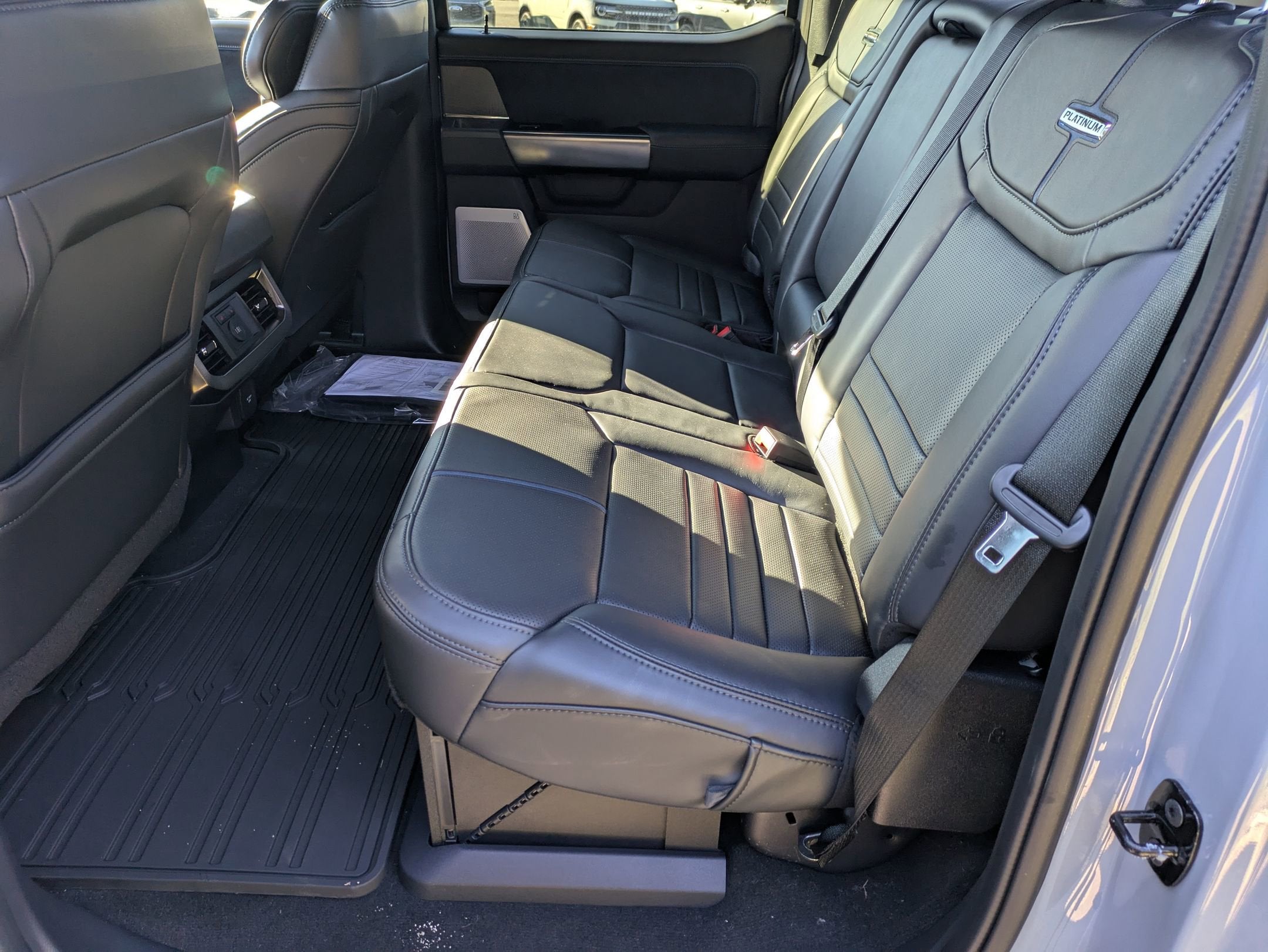 2025 Ford Super Duty F-350 SRW Platinum