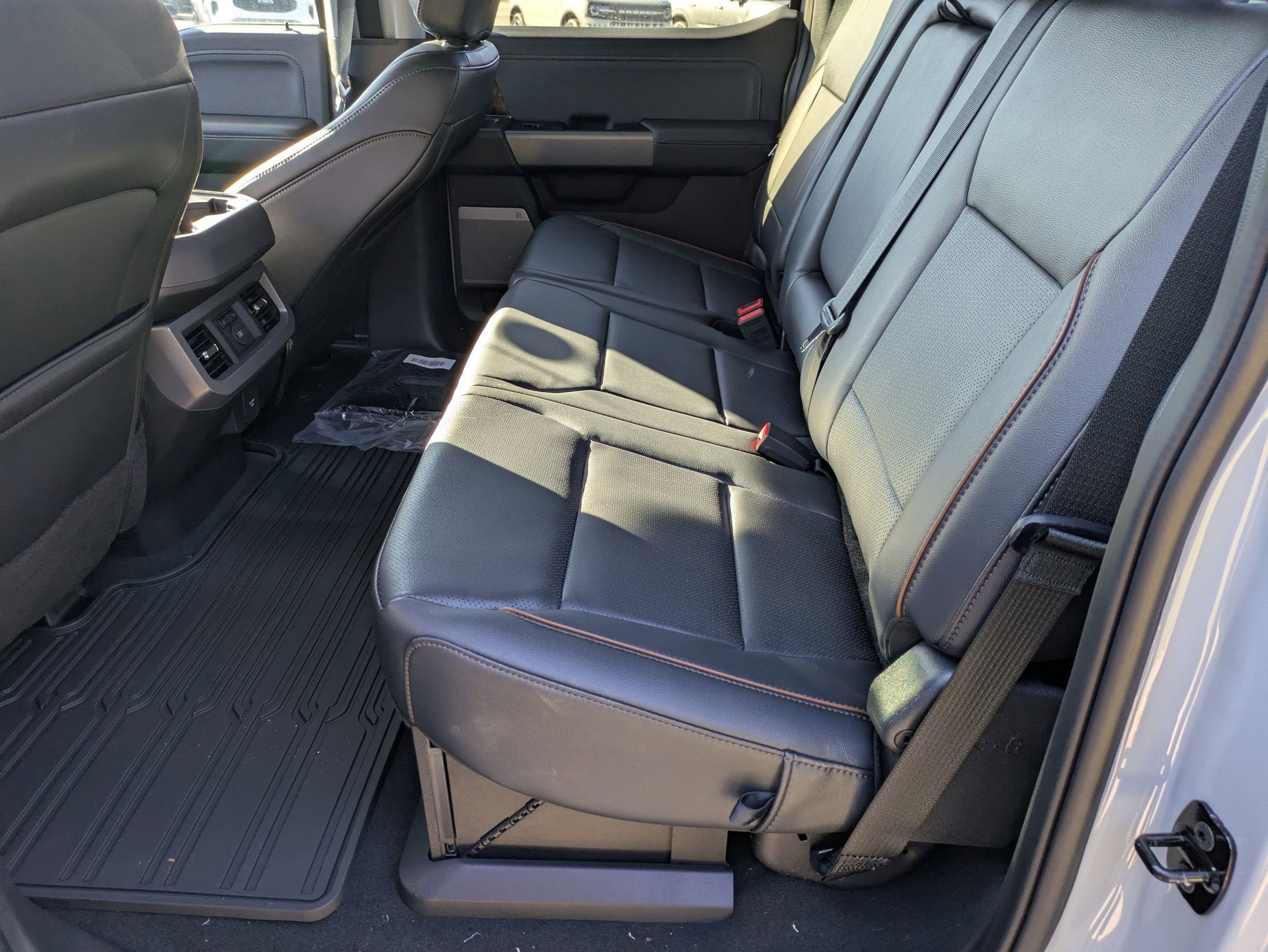 2025 Ford Super Duty F-350 SRW F-350® Lariat®