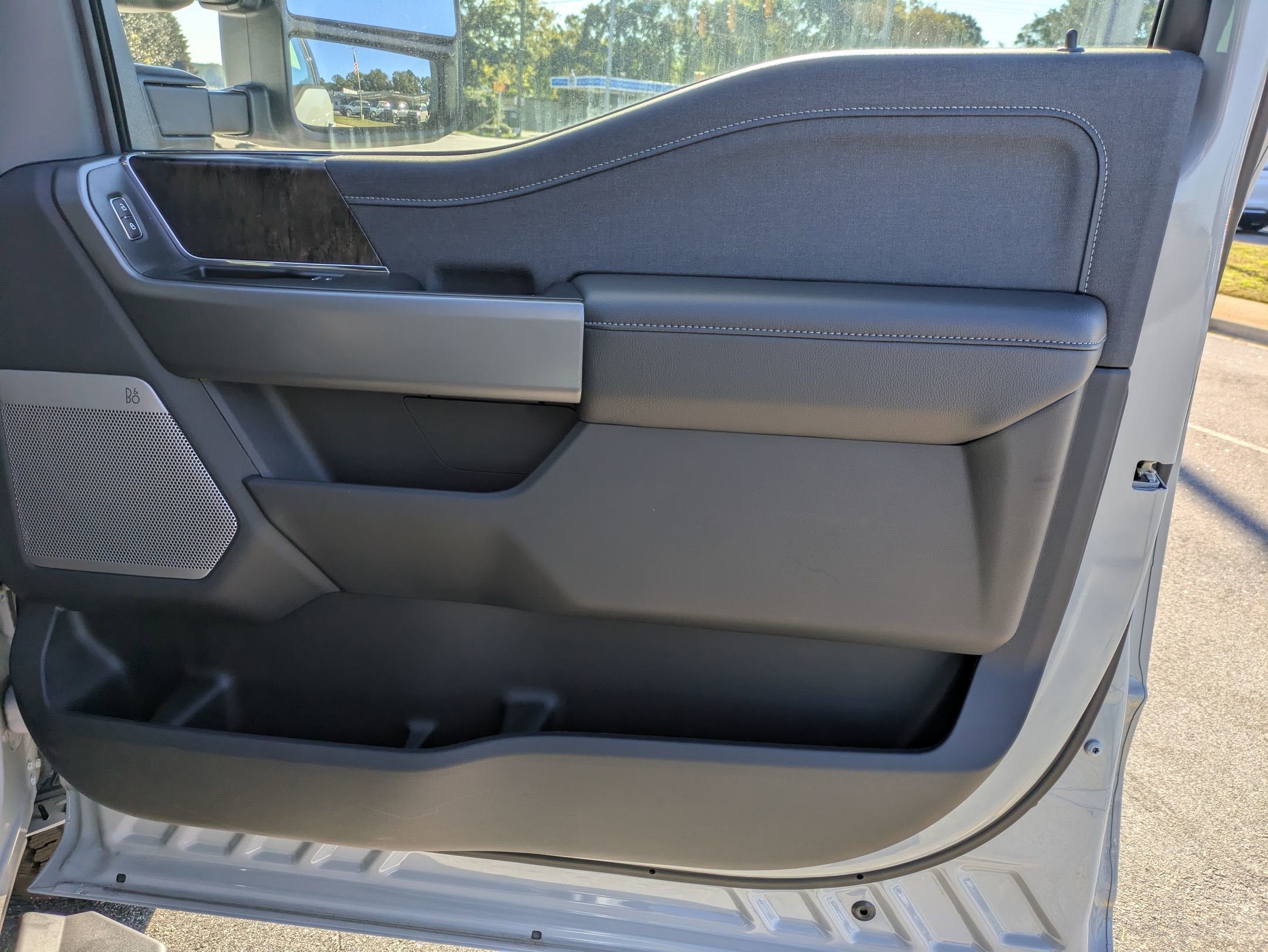 2025 Ford Super Duty F-350 SRW F-350® Lariat®