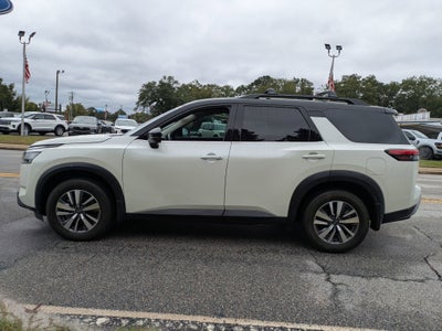 2024 Nissan Pathfinder SL