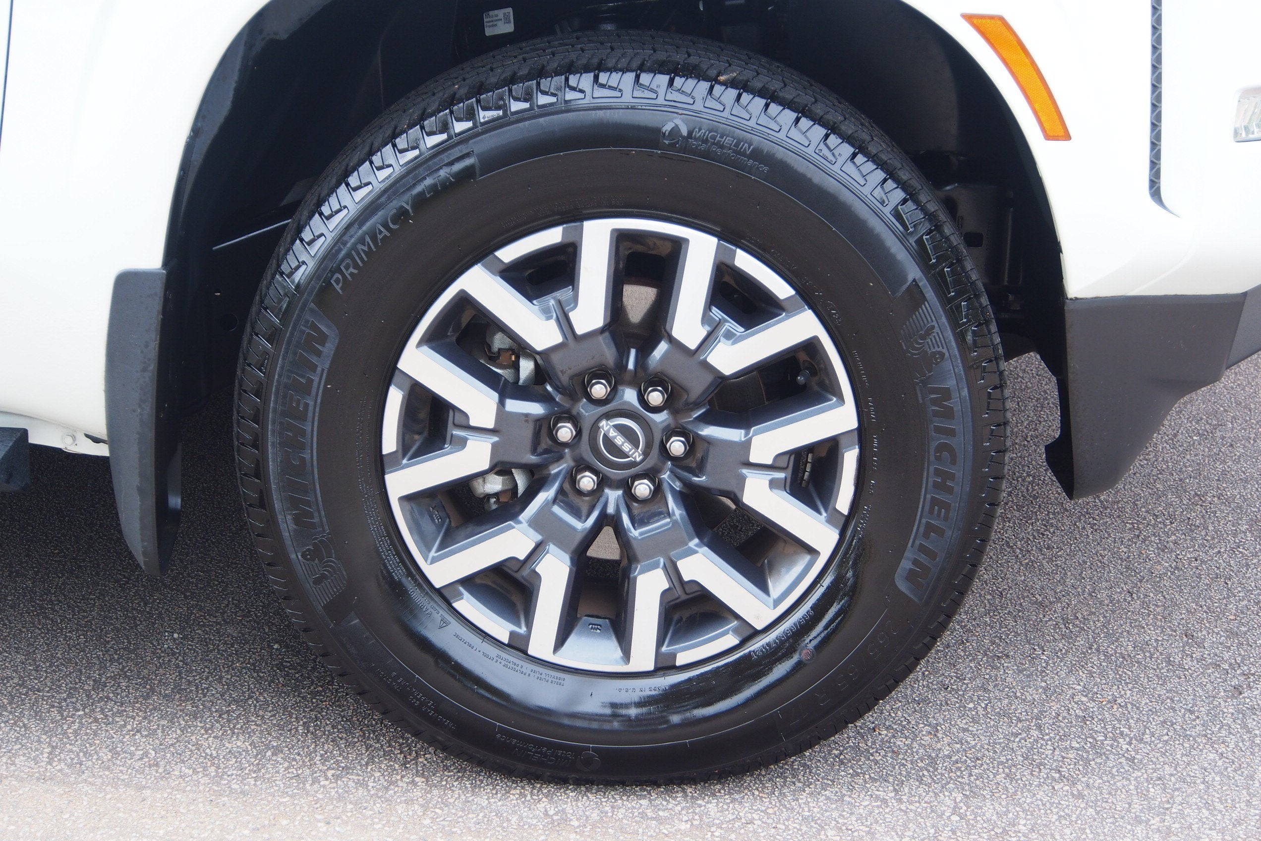 2024 Nissan Frontier SL