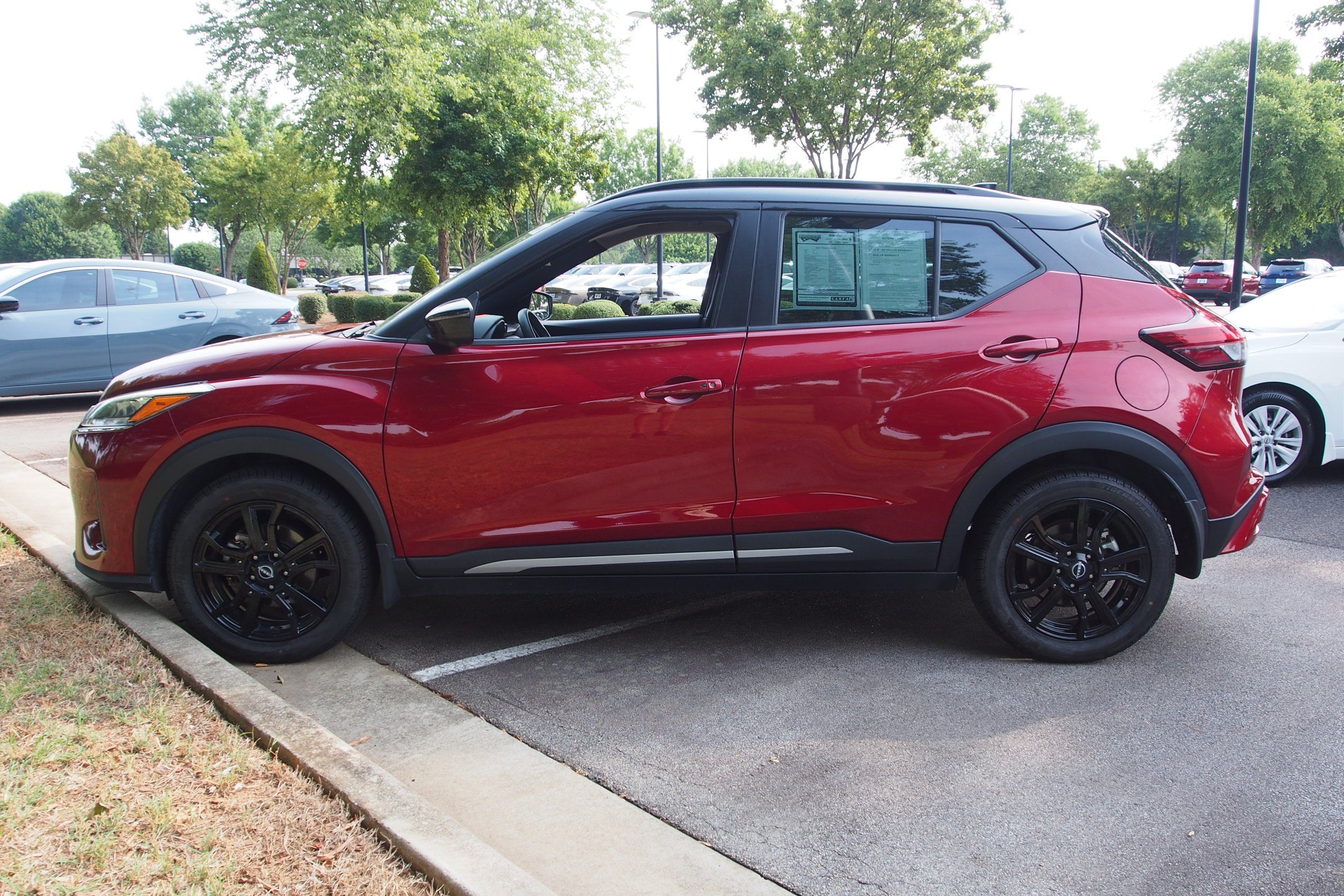 2023 Nissan Kicks SR