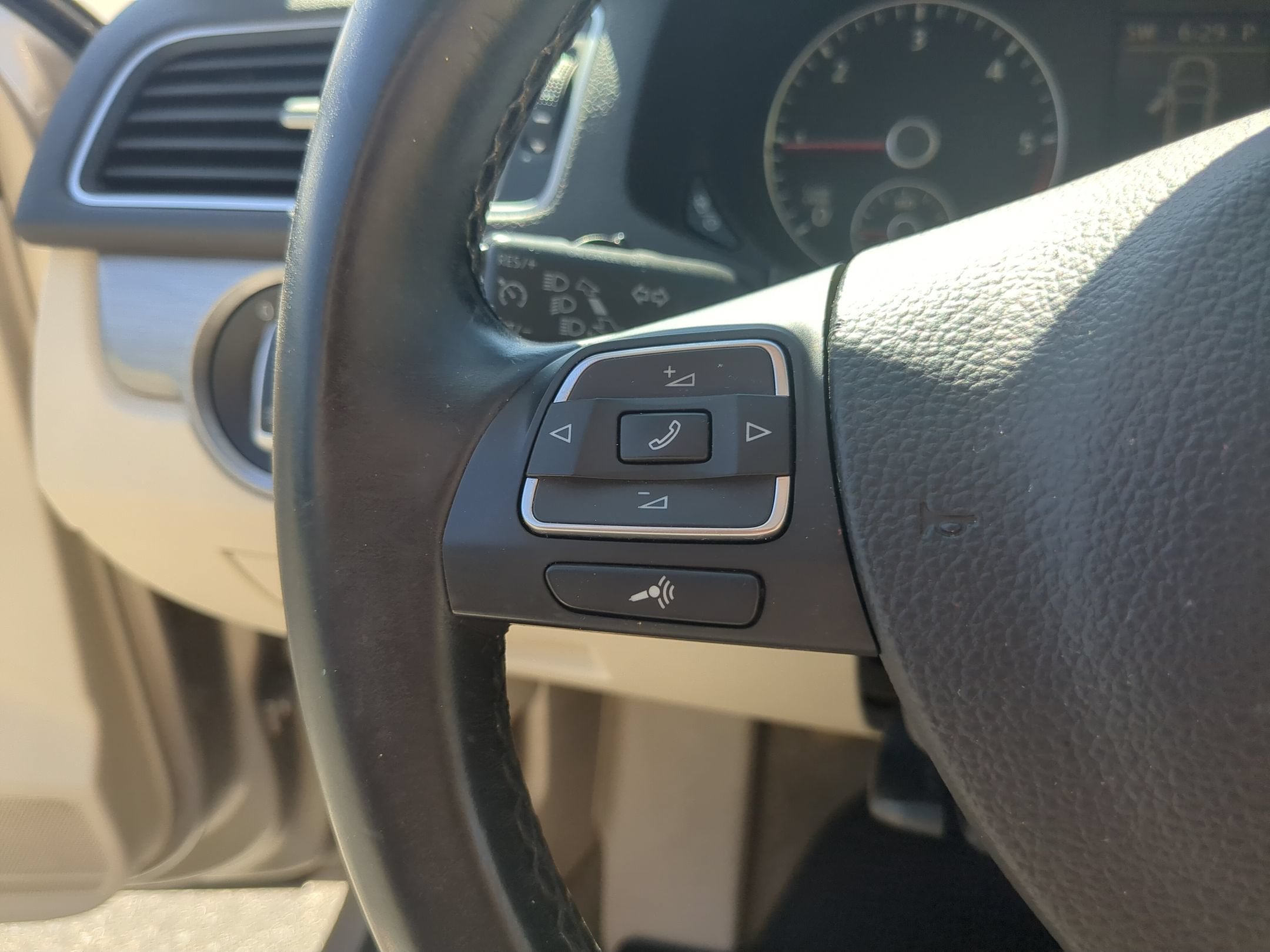 2015 Volkswagen Passat 2.0L TDI SE W/SUN