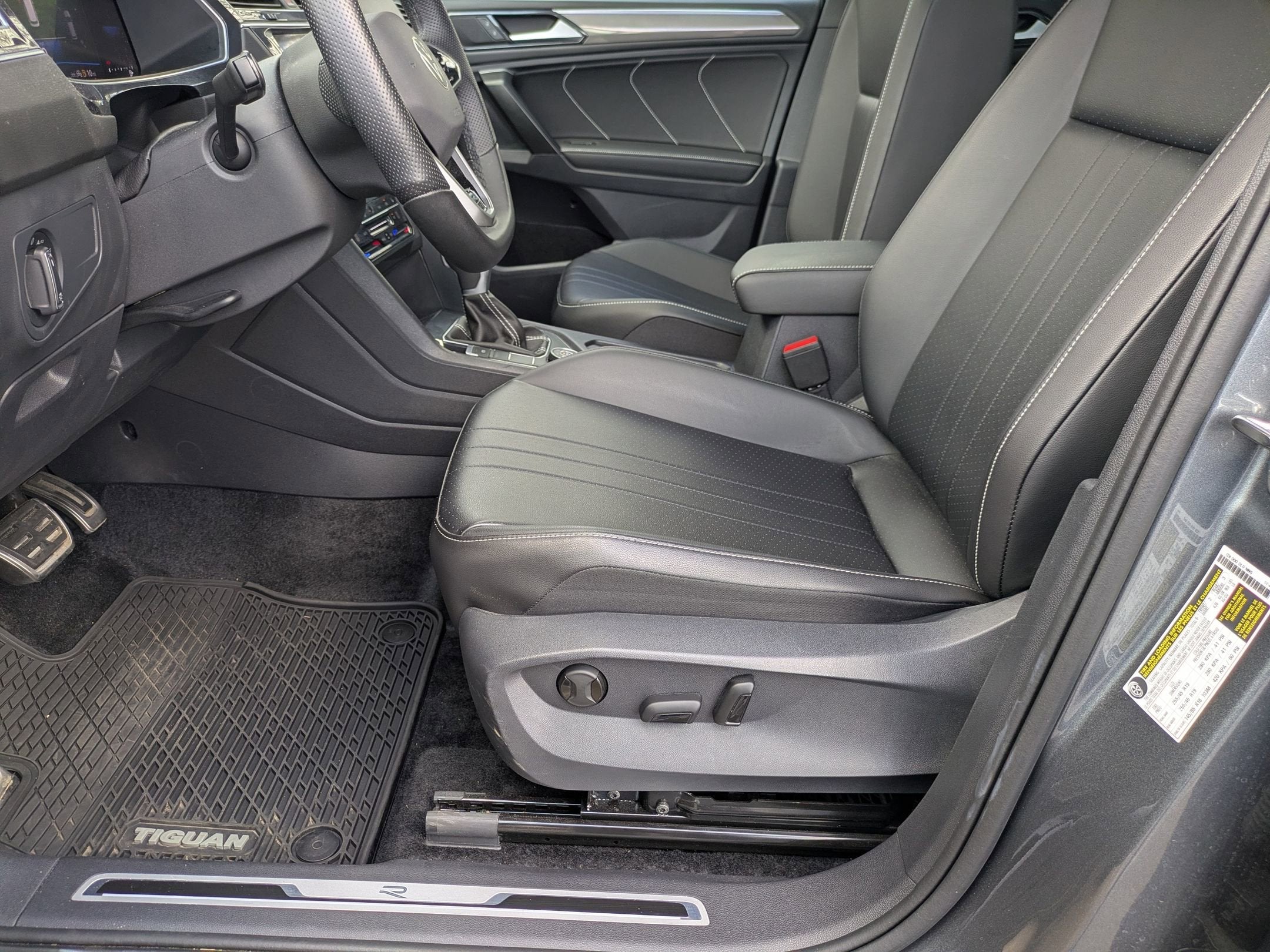 2024 Volkswagen Tiguan SE R-Line Black