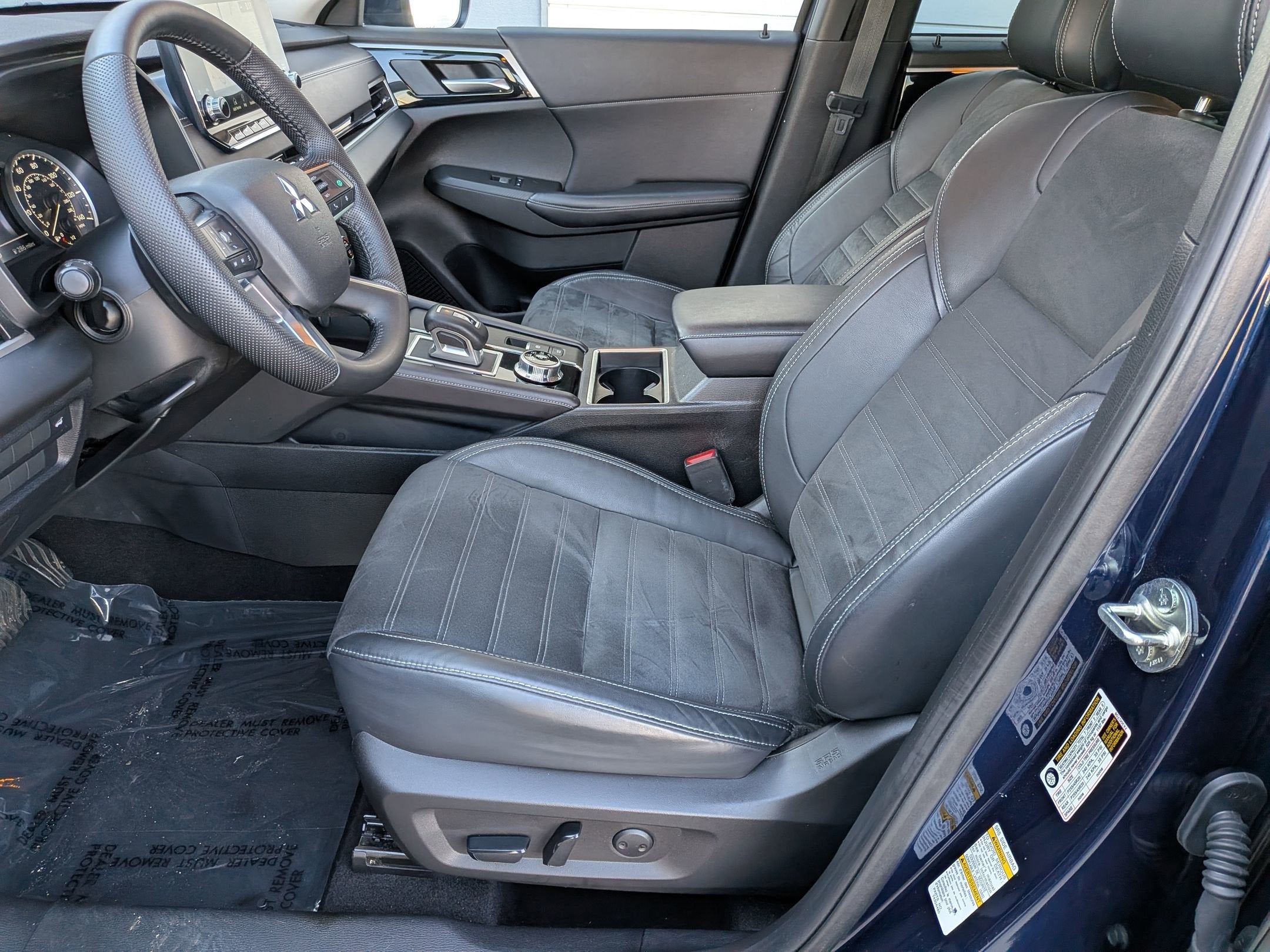 2023 Mitsubishi Outlander SE