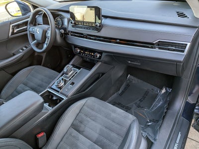 2023 Mitsubishi Outlander SE