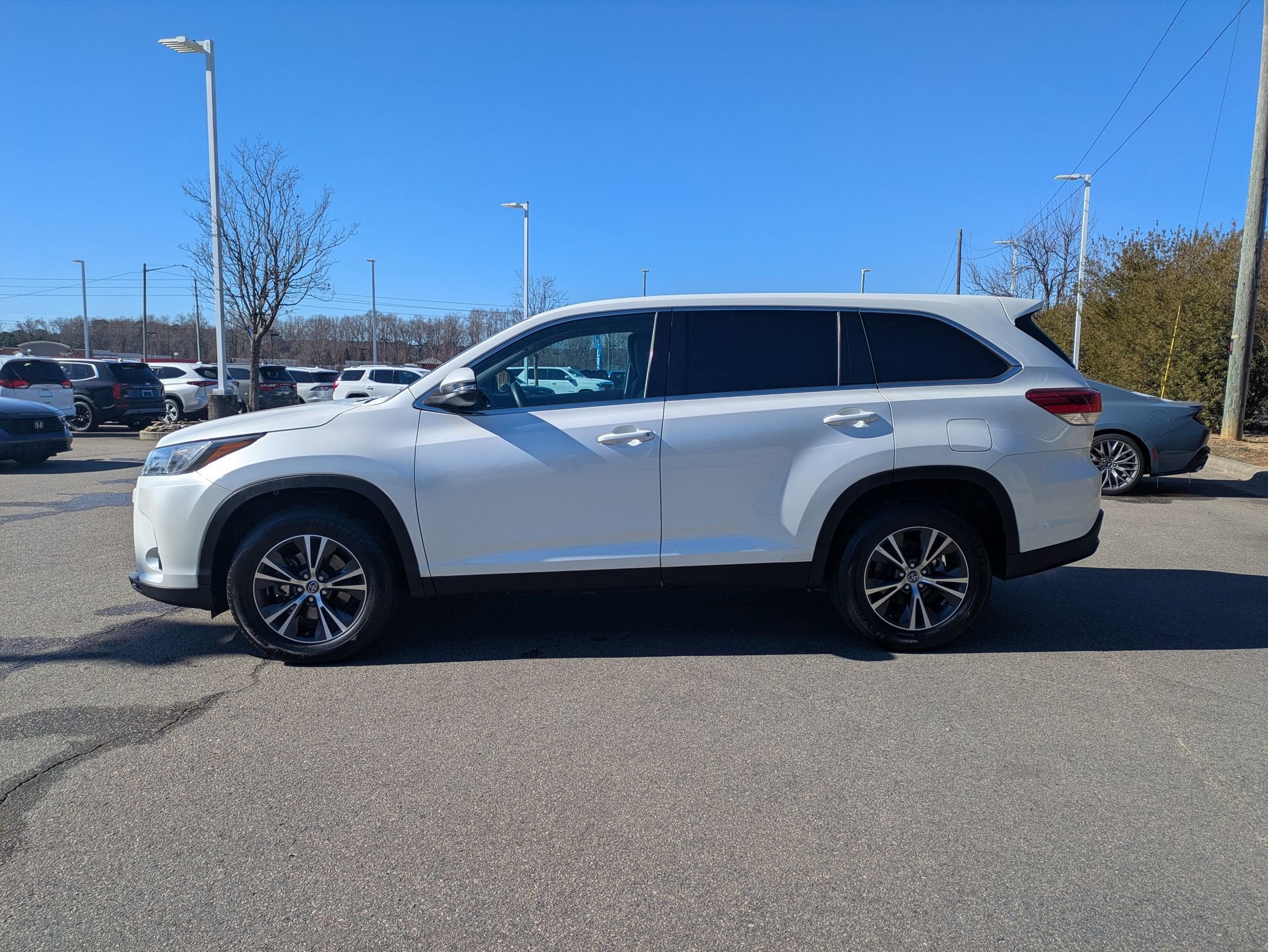 2019 Toyota Highlander LE