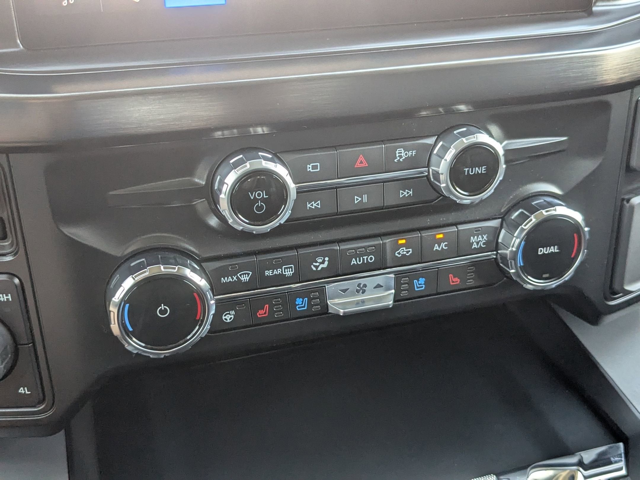 2026 Ford Super Duty F-350 DRW LARIAT