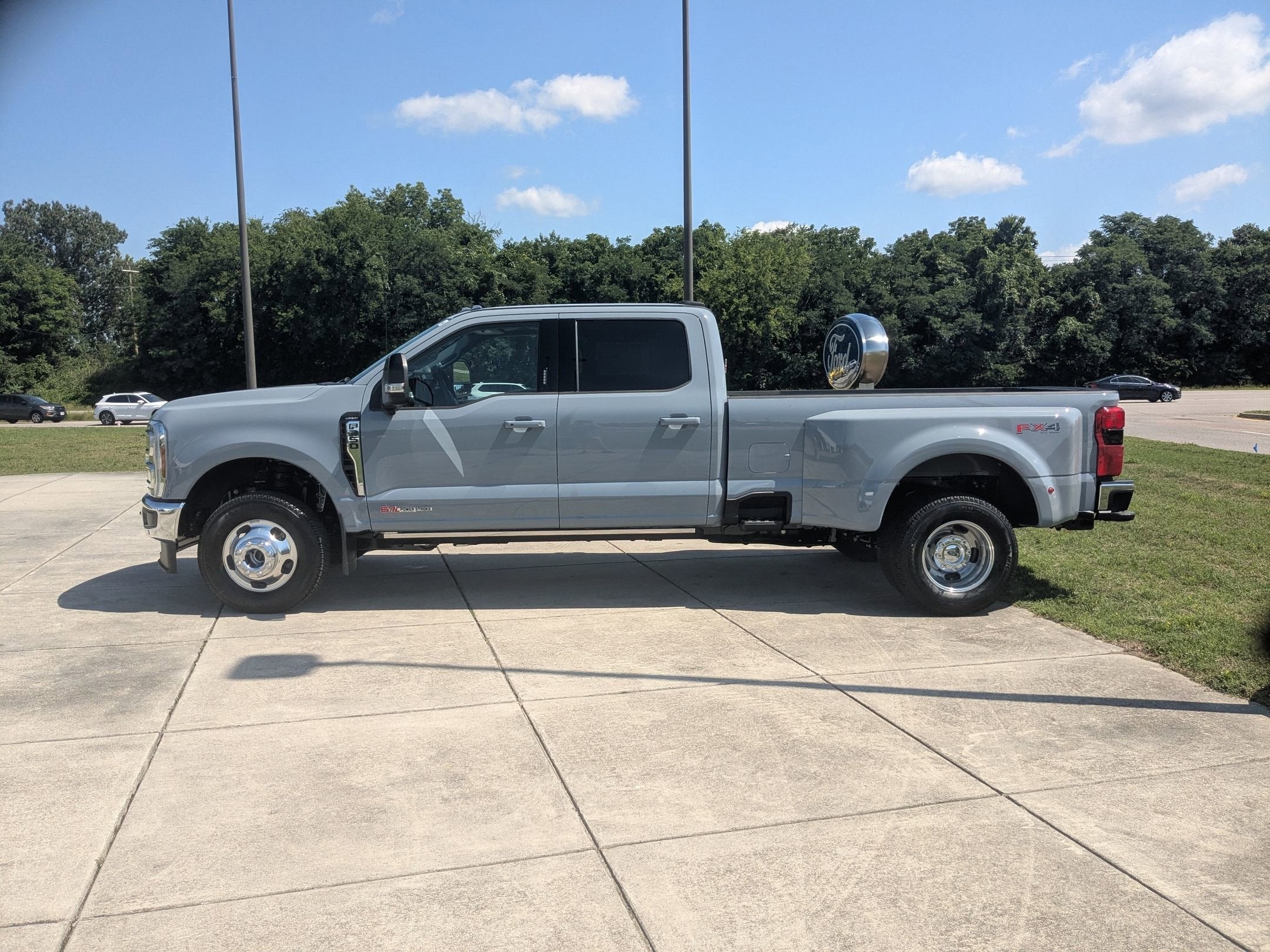 2026 Ford Super Duty F-350 DRW LARIAT