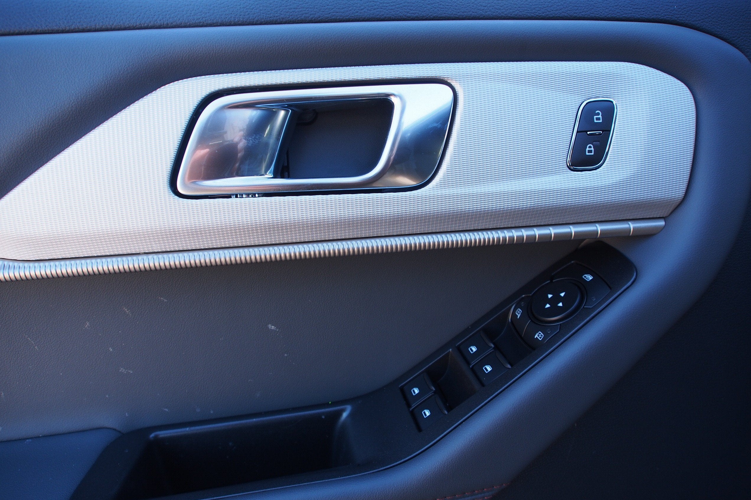 2027 Ford Explorer Active w/200A Pkg