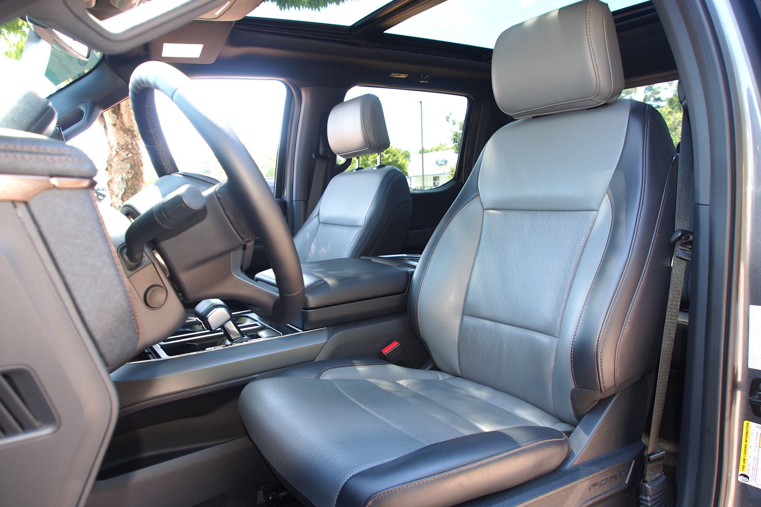 2025 Ford F-150 Lightning LARIAT