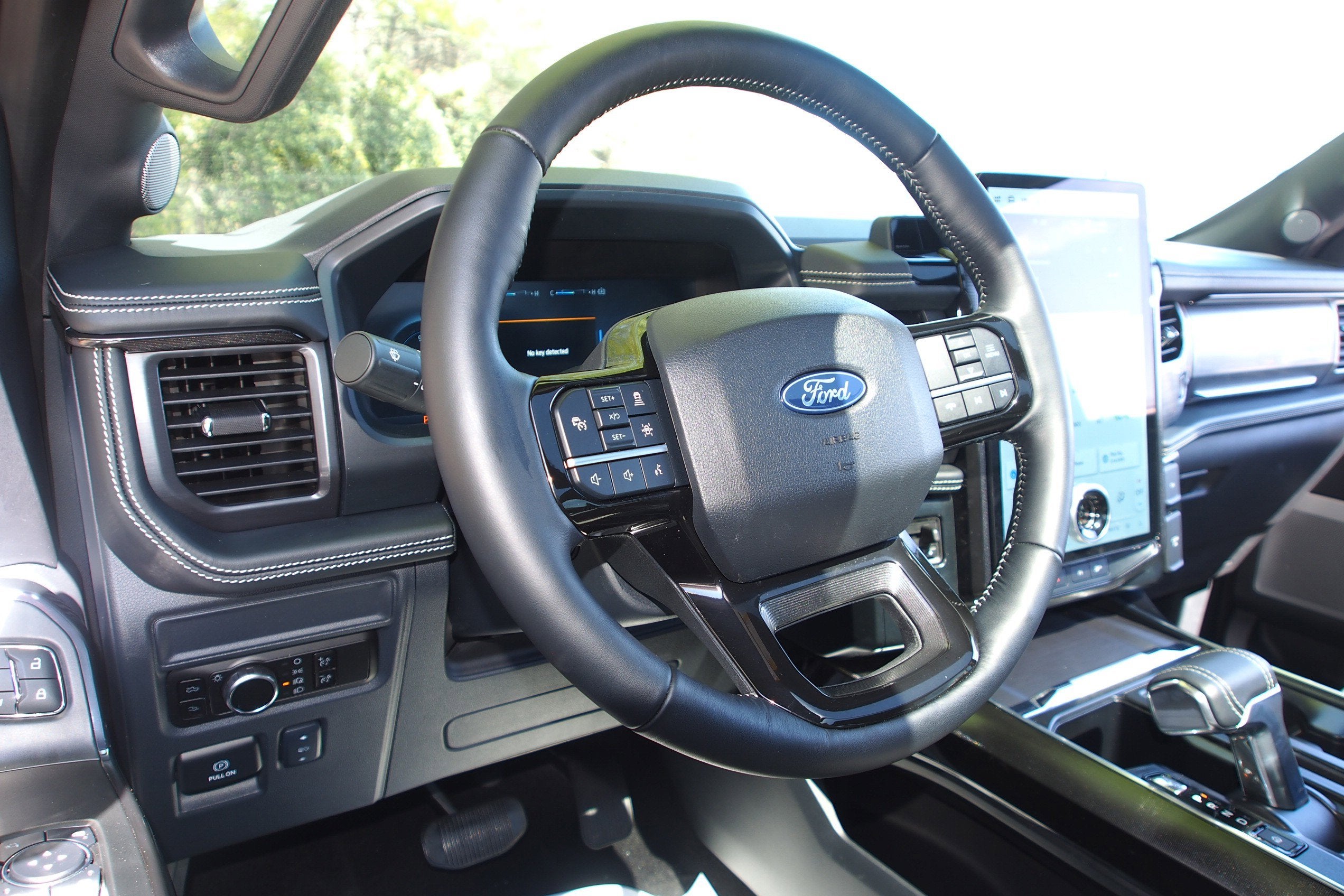 2025 Ford F-150 Lightning Platinum
