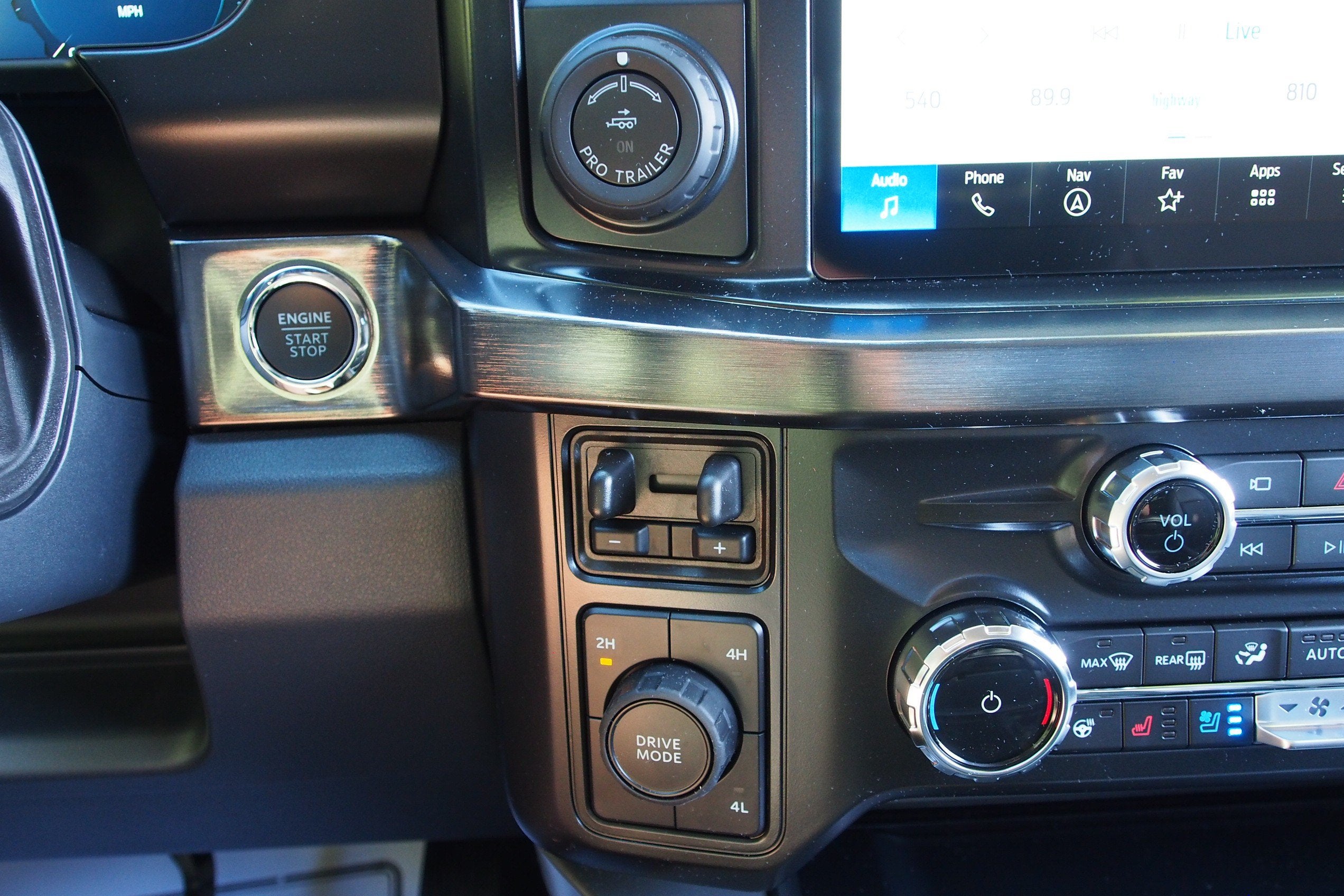 2026 Ford Super Duty F-350 DRW LARIAT