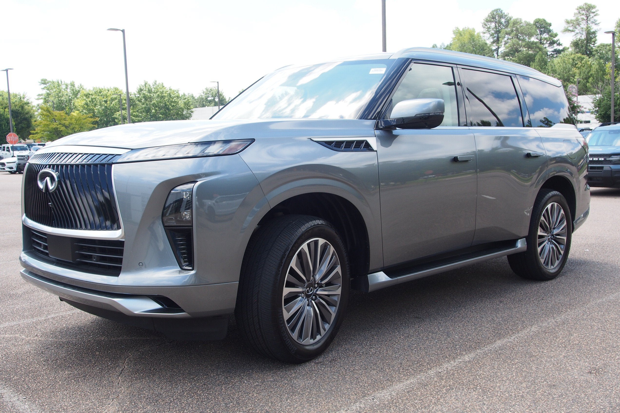 2025 INFINITI QX80 SENSORY