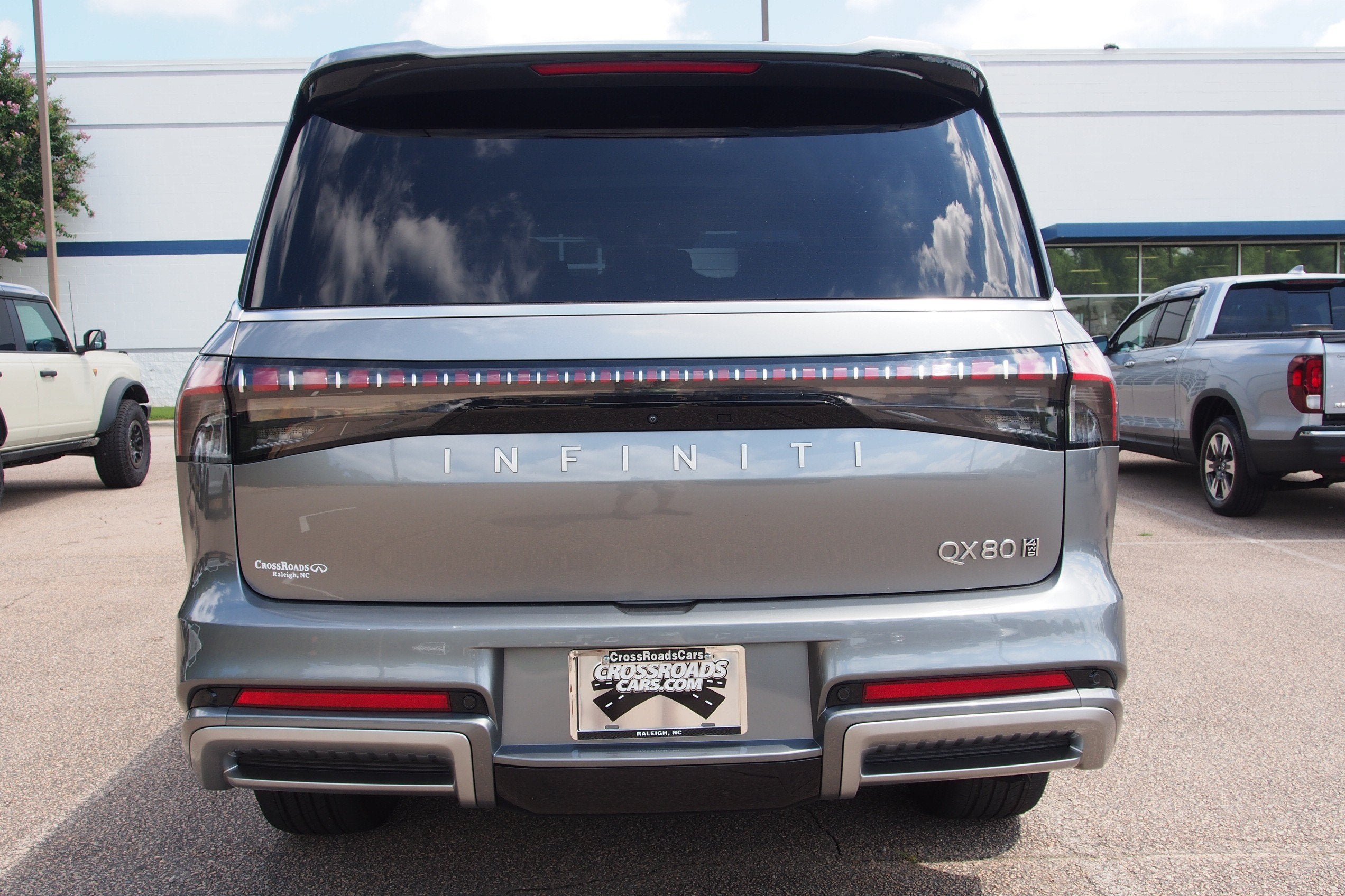 2025 INFINITI QX80 SENSORY