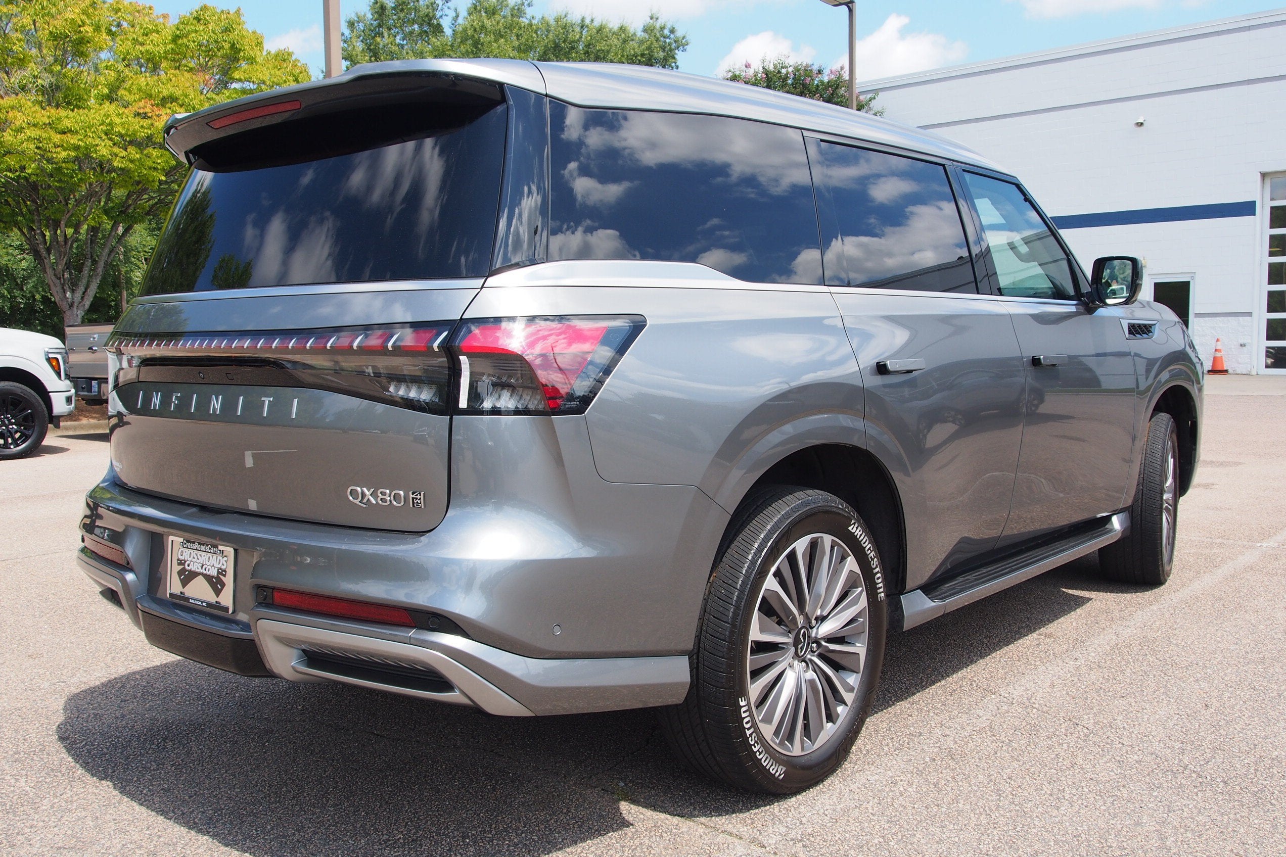 2025 INFINITI QX80 SENSORY