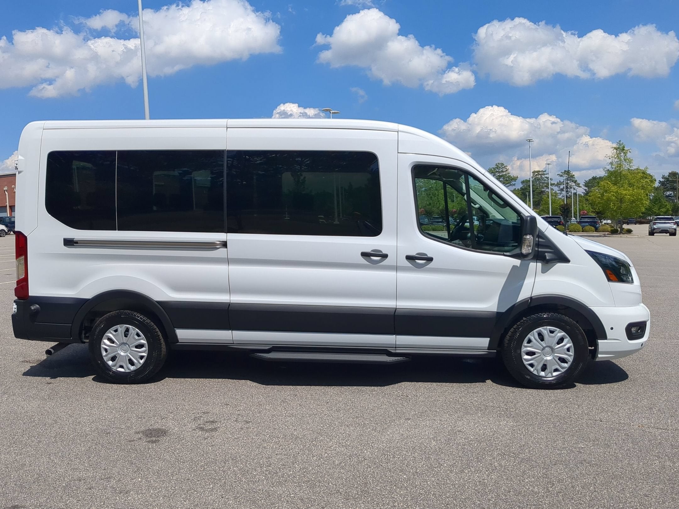 2026 Ford Transit Passenger Wagon XLT