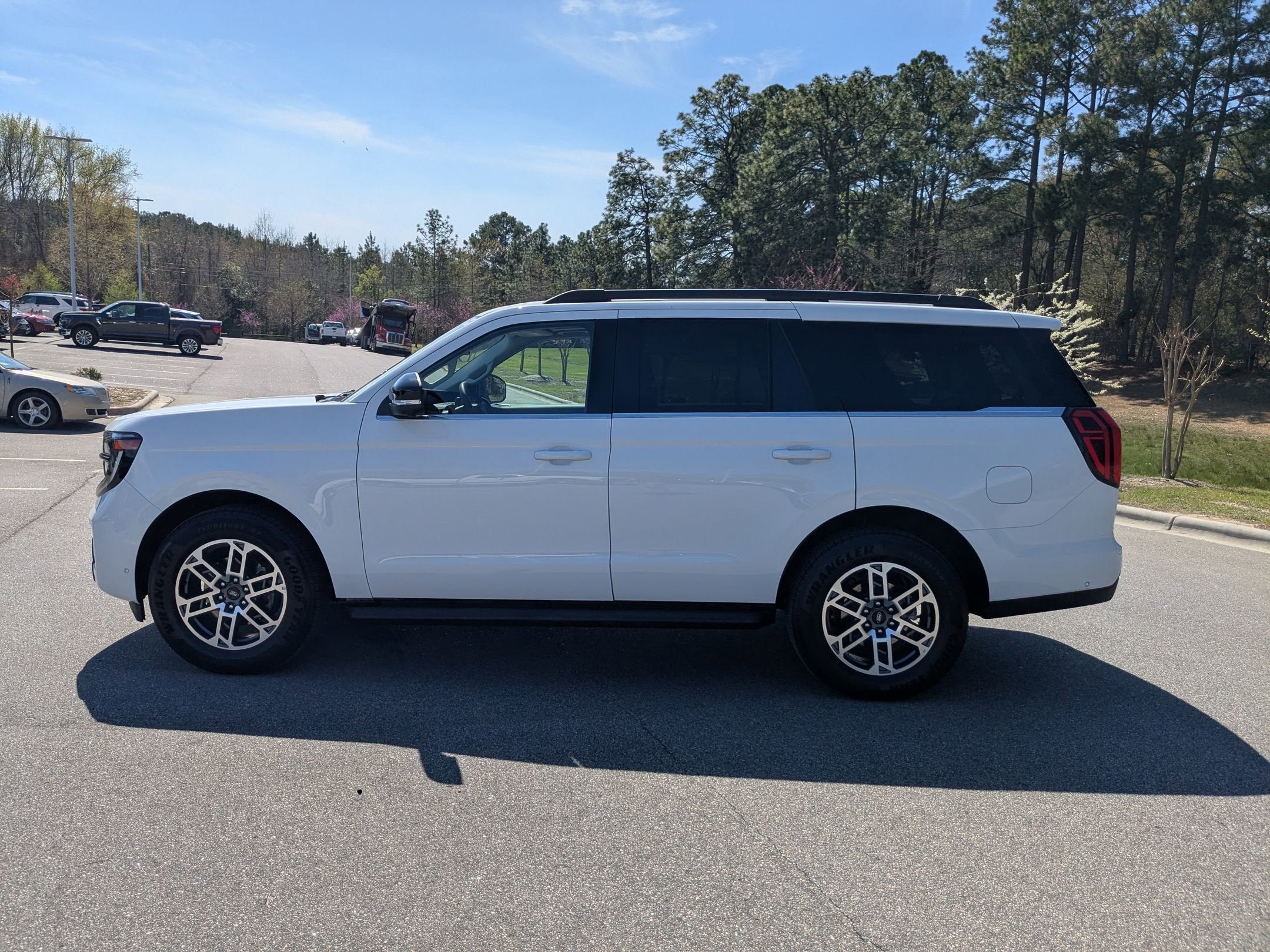 2025 Ford Expedition Active