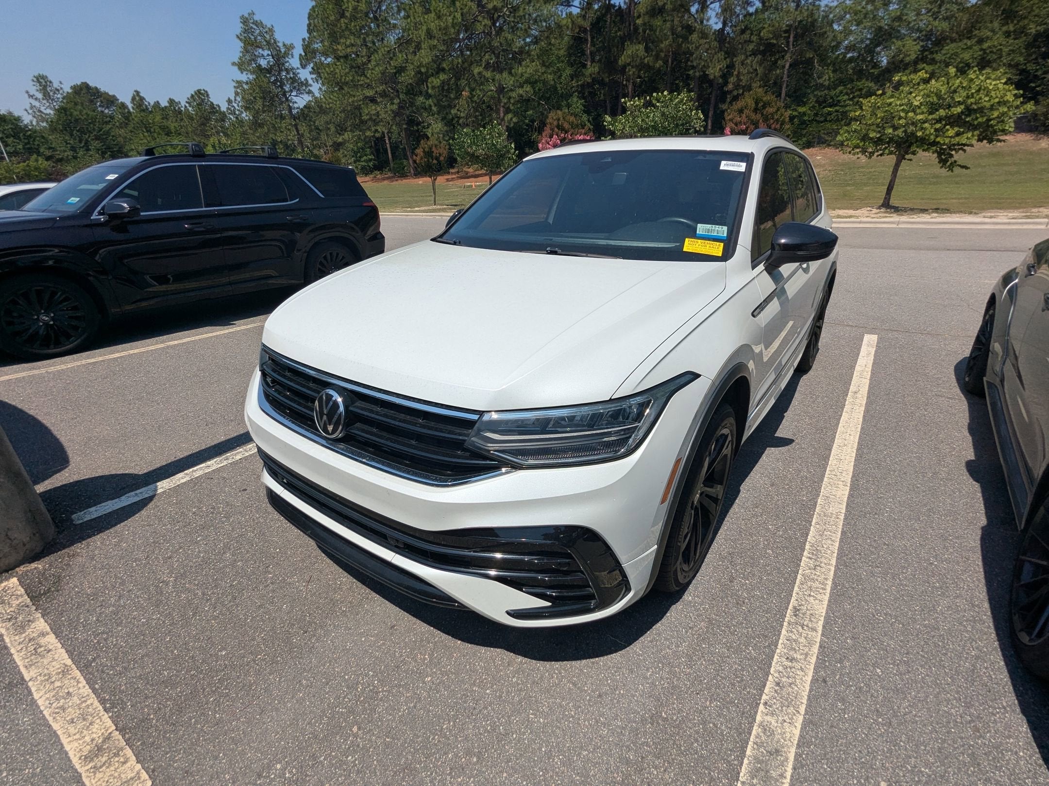 2023 Volkswagen Tiguan SE R-Line Black