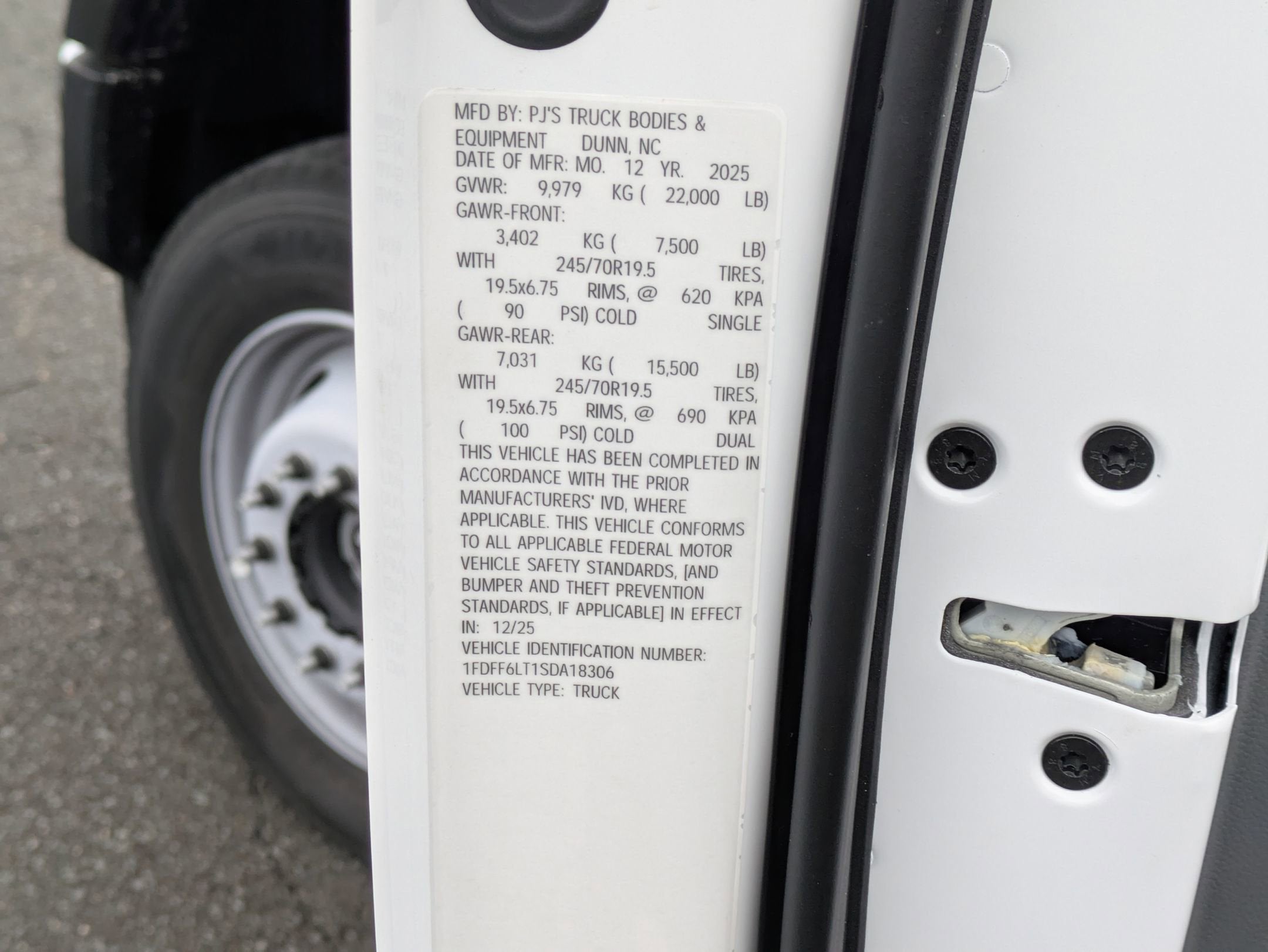 2025 Ford Super Duty F-600 DRW XL