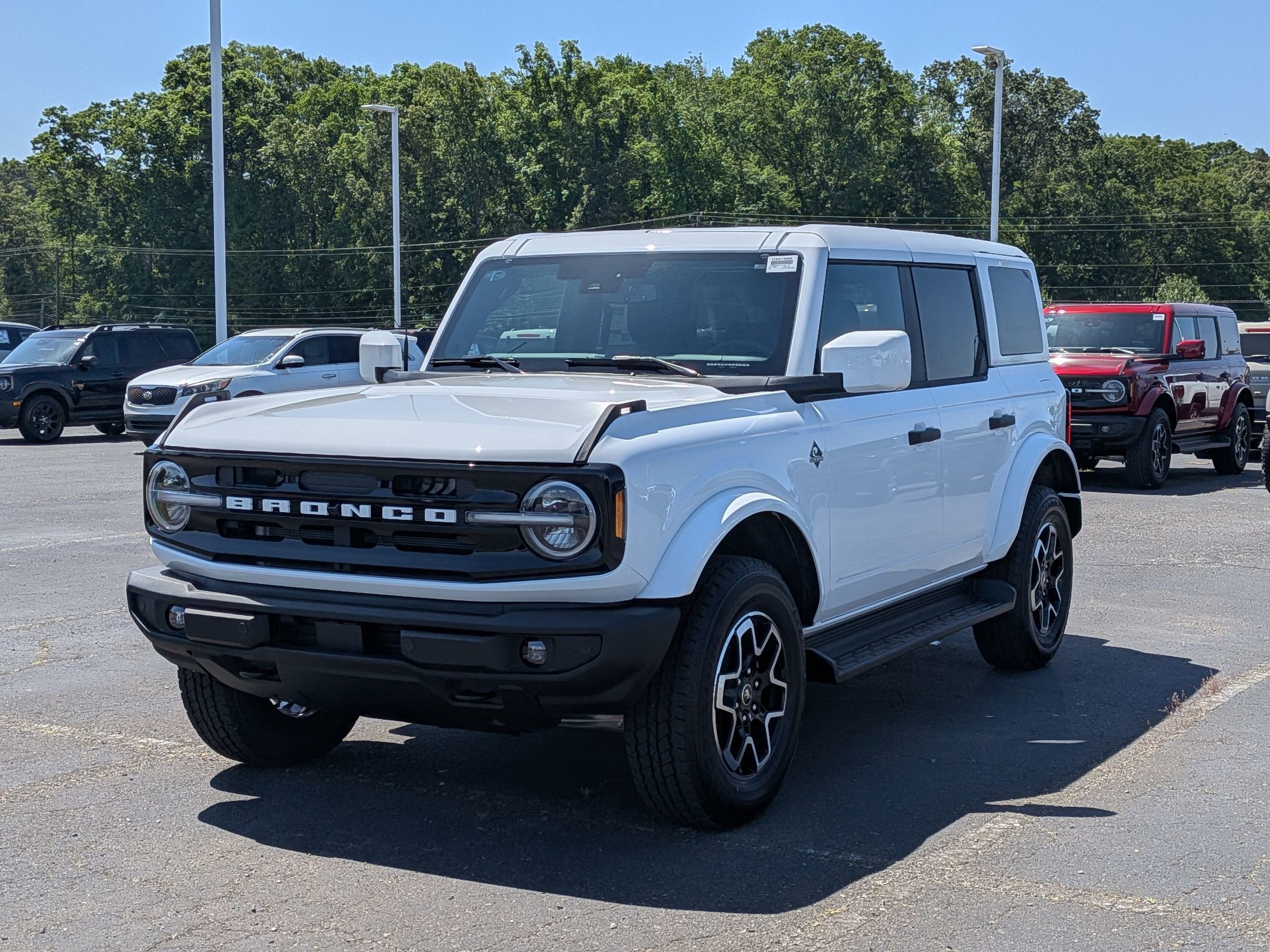 2026 Ford Bronco Outer Banks Custom Wheels / Lift