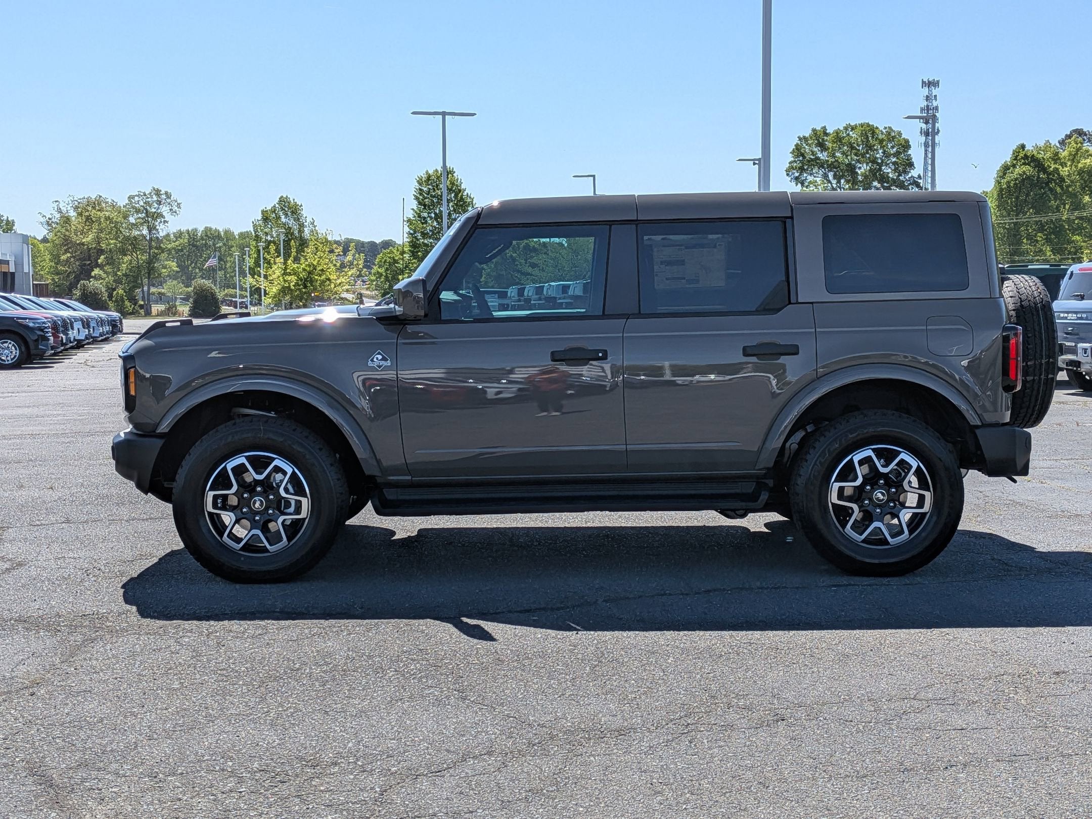 2026 Ford Bronco Outer Banks Custom Wheels / Lift