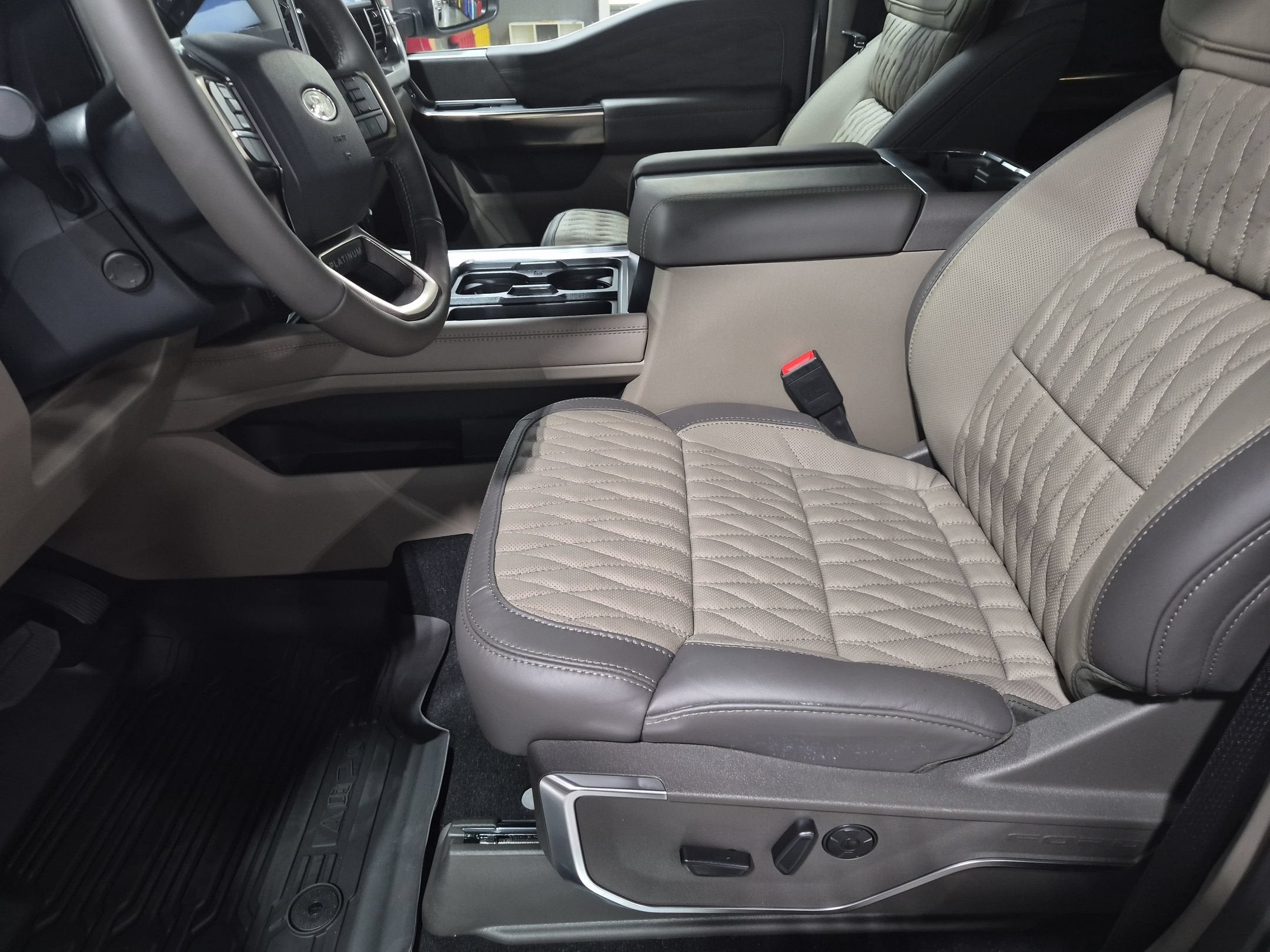 2026 Ford Super Duty F-350 SRW Platinum