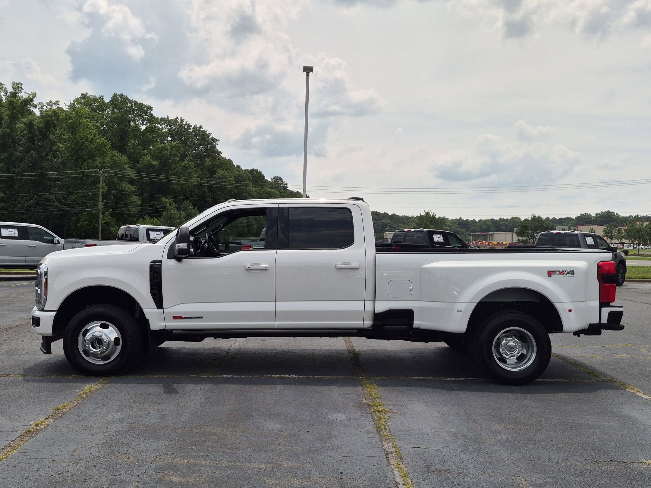 2025 Ford Super Duty F-350 DRW Platinum