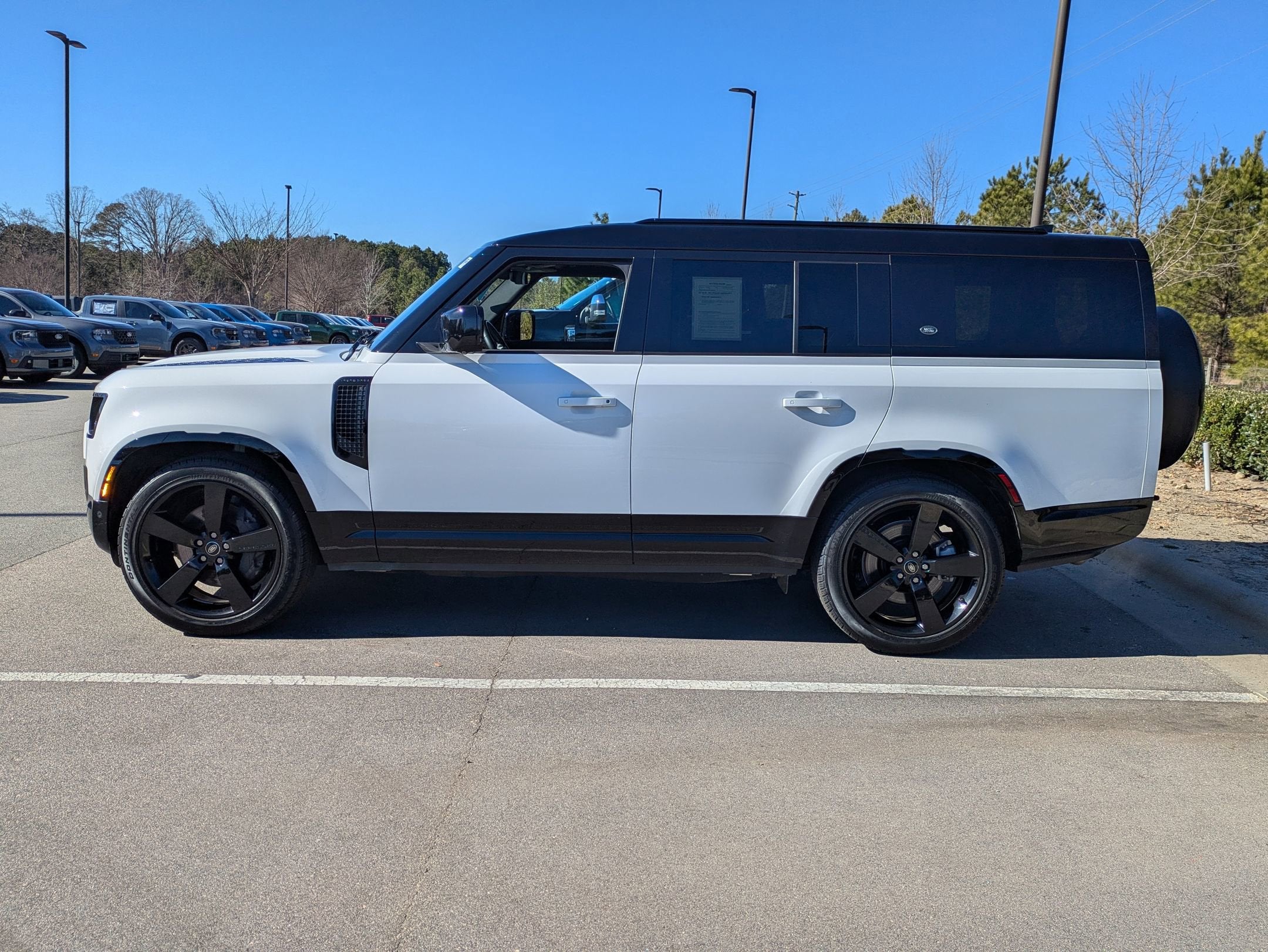 2023 Land Rover Defender X-Dynamic SE