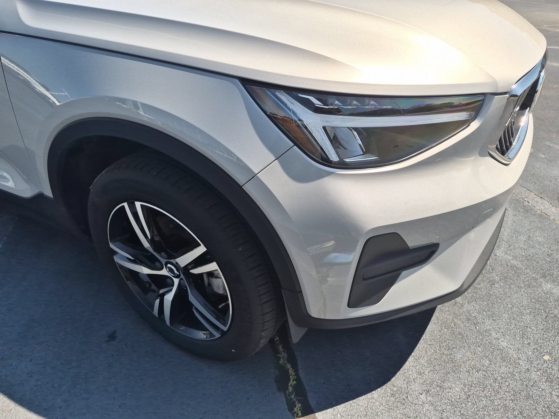 2025 Volvo XC40 Core Bright Theme