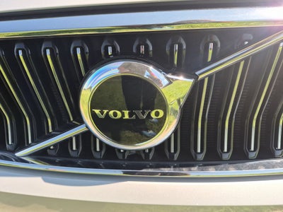 2025 Volvo XC40 Core Bright Theme
