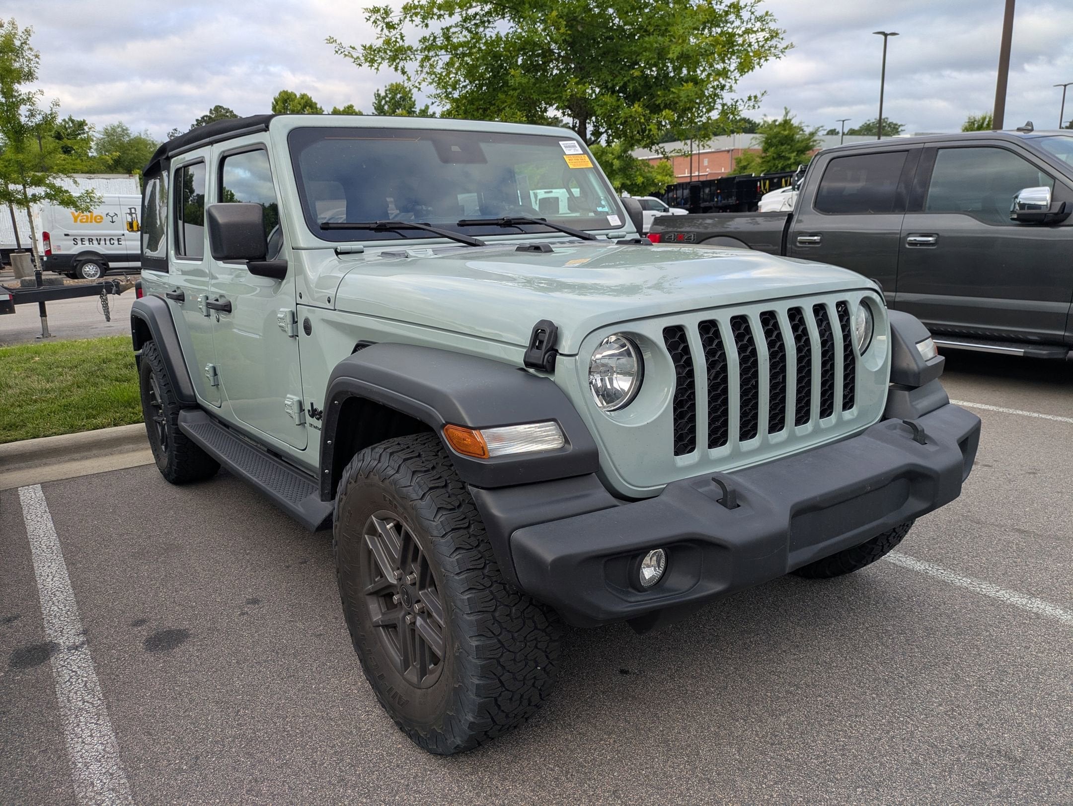 2024 Jeep Wrangler Sport S's photo