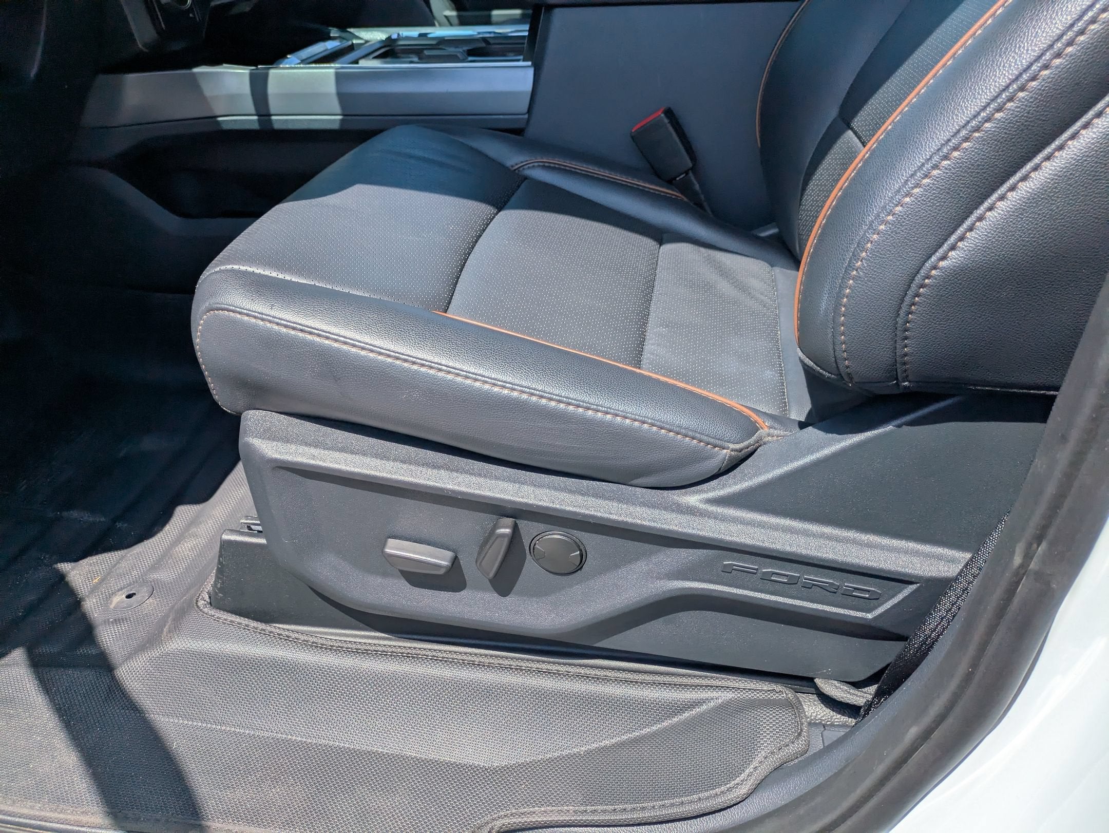 2025 Ford Super Duty F-450 DRW LARIAT