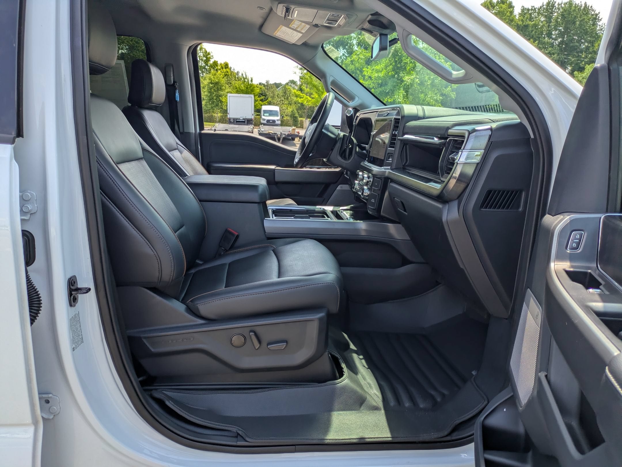 2025 Ford Super Duty F-450 DRW LARIAT