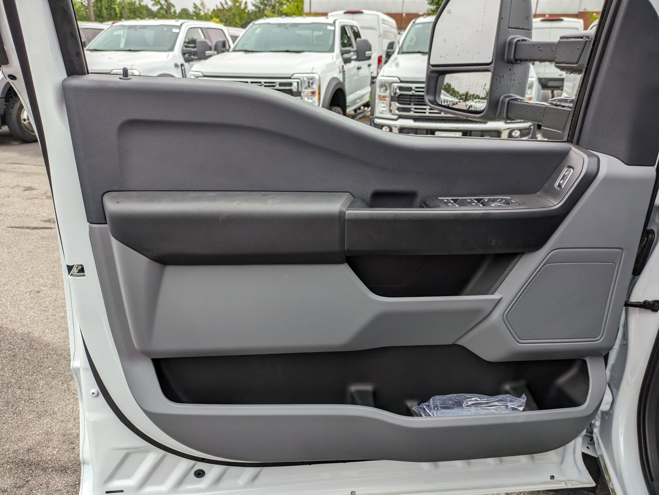 2025 Ford Super Duty F-550 DRW XL