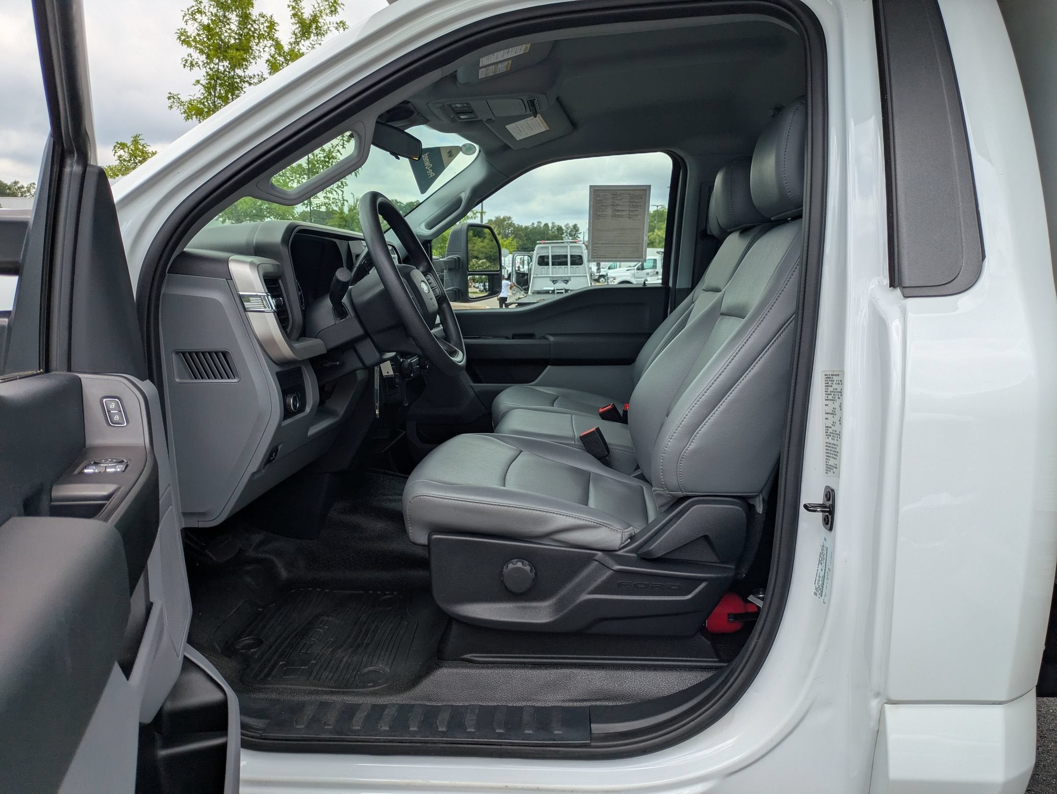 2024 Ford F-550 Super Duty Chassis Cab XL - Photo 11