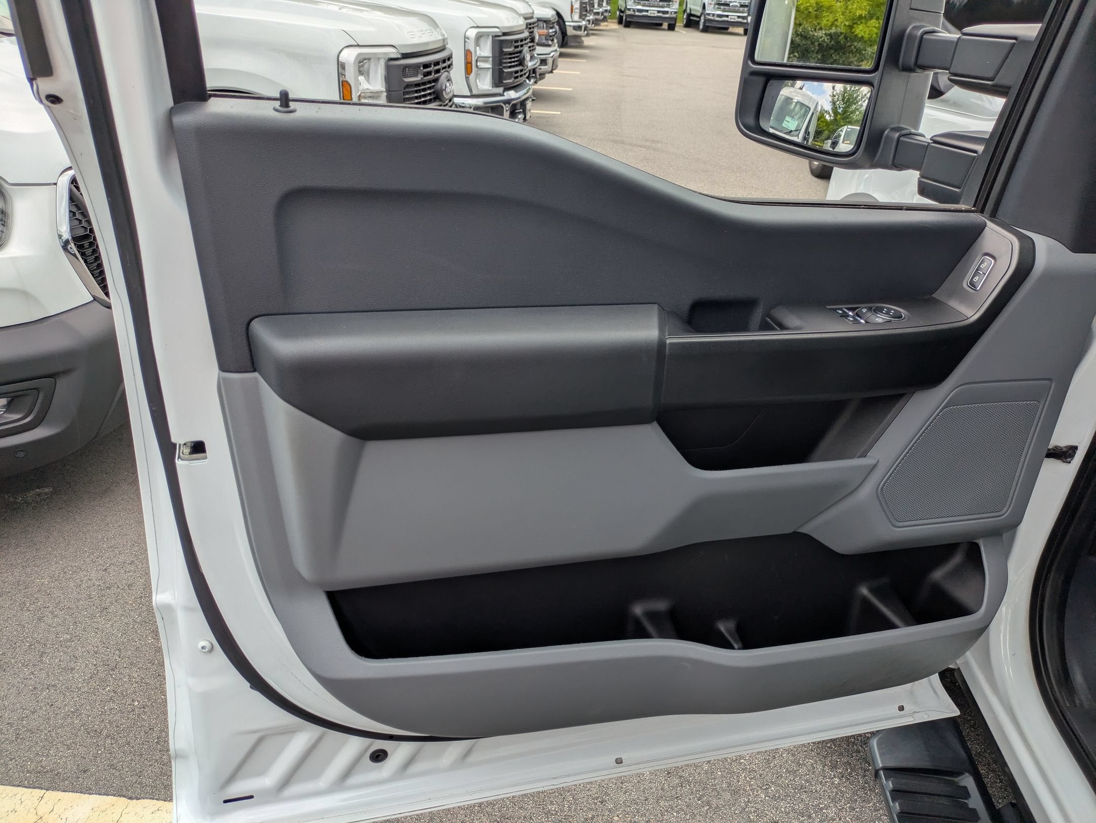 2024 Ford F-550 Super Duty Chassis Cab XL - Photo 14