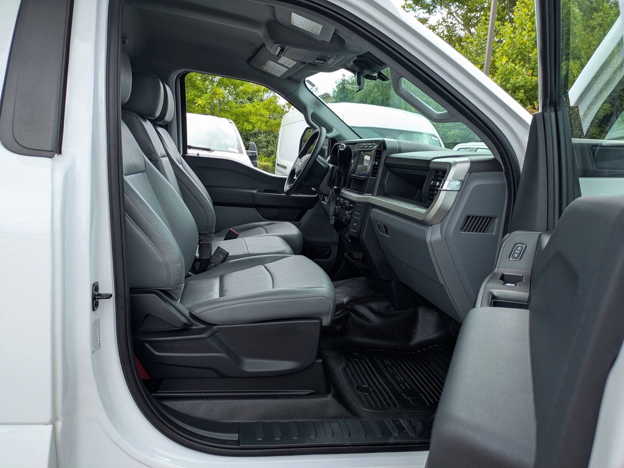 2024 Ford F-550 Super Duty Chassis Cab XL - Photo 30