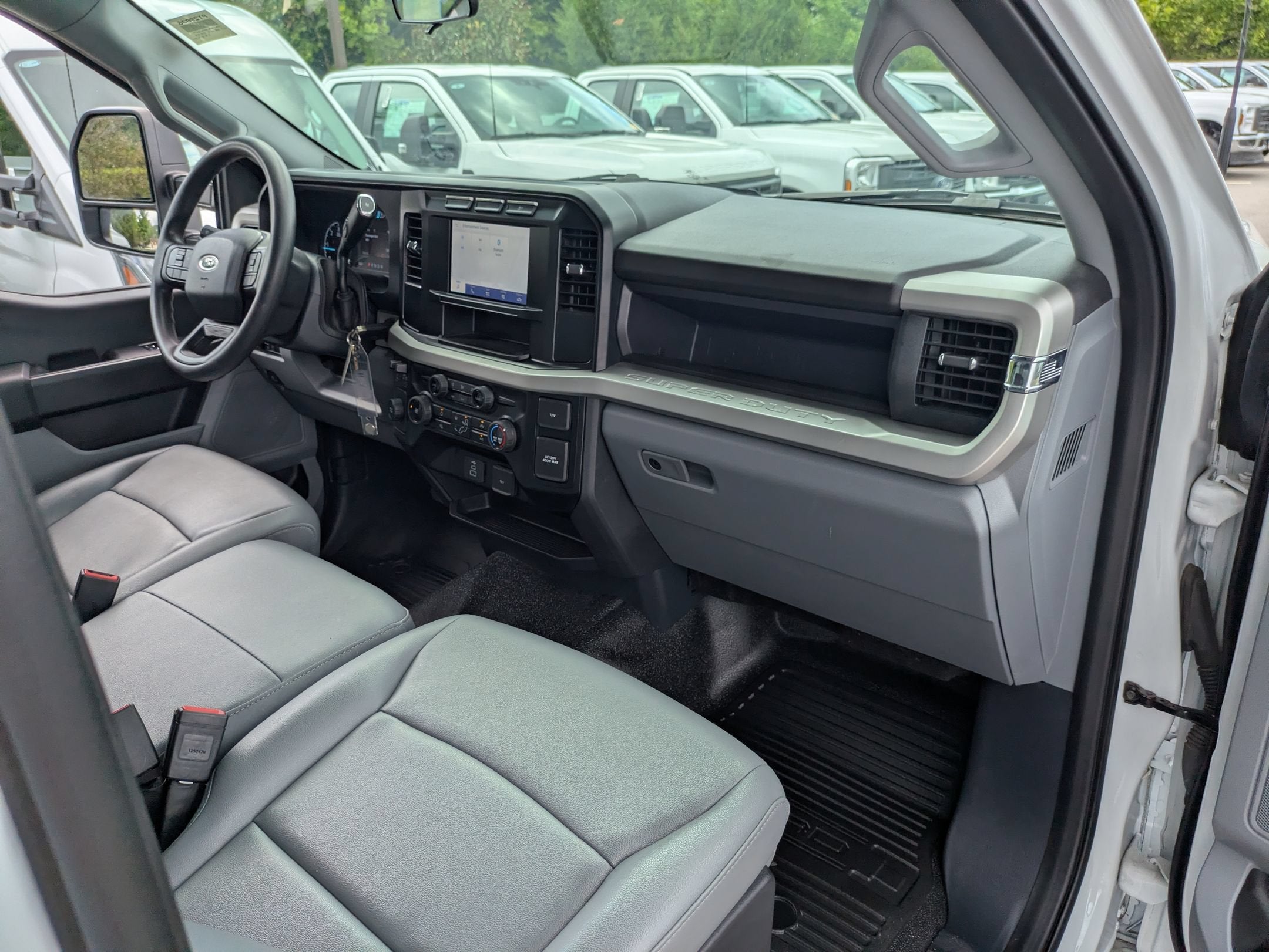 2024 Ford F-550 Super Duty Chassis Cab XL - Photo 31