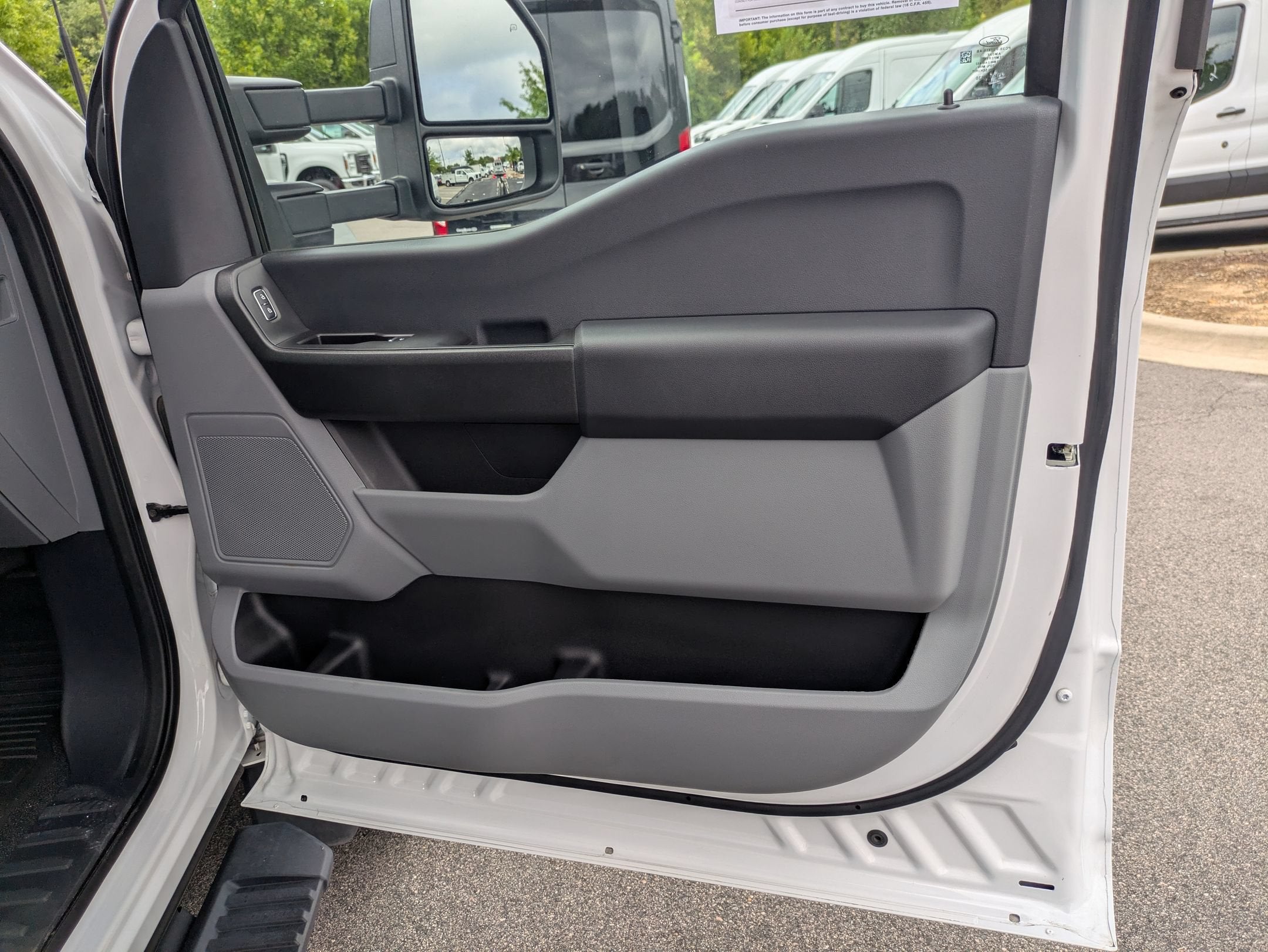 2024 Ford F-550 Super Duty Chassis Cab XL - Photo 32
